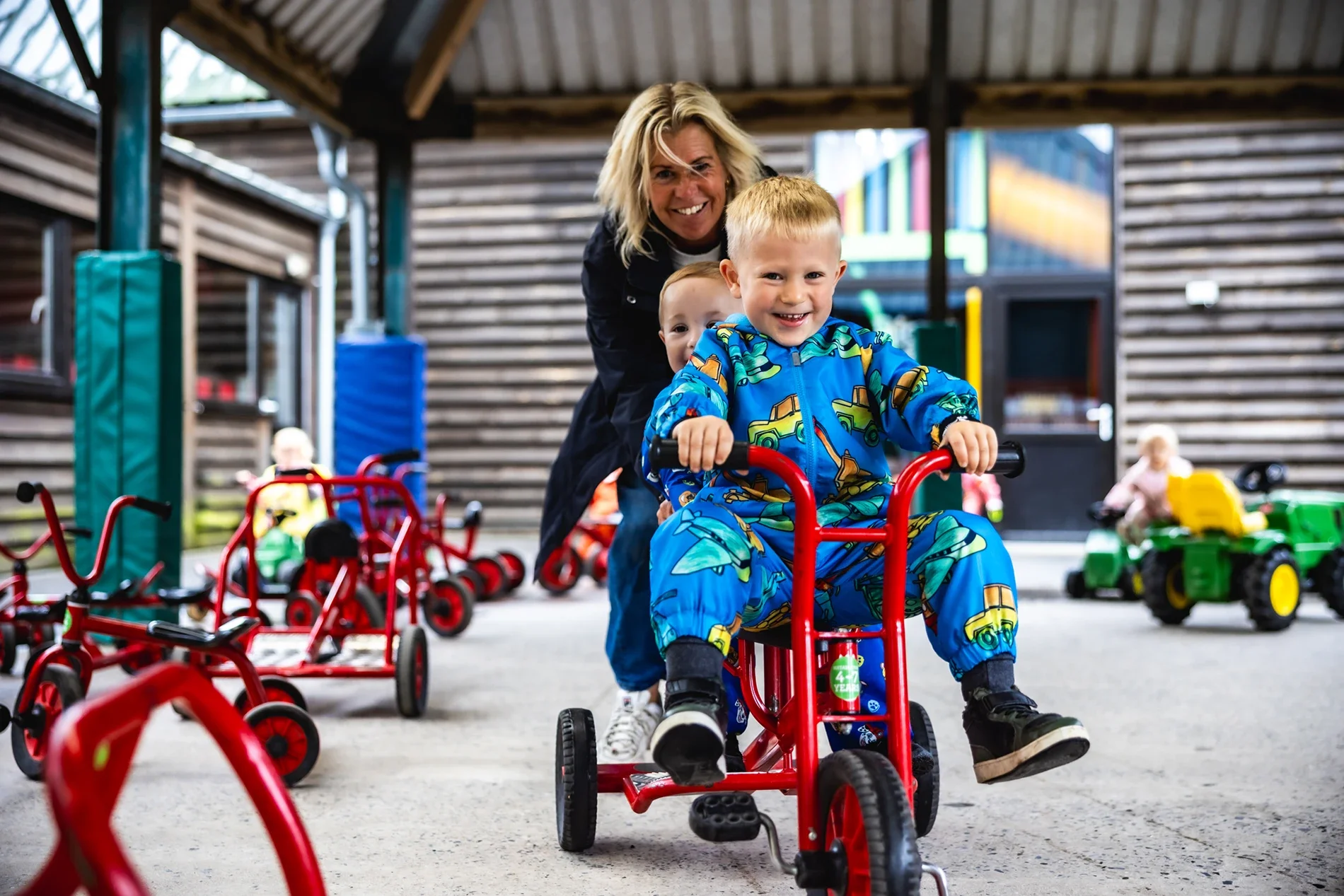 KinsPhotographic_Washbrooks_Family_Farm-86.webp