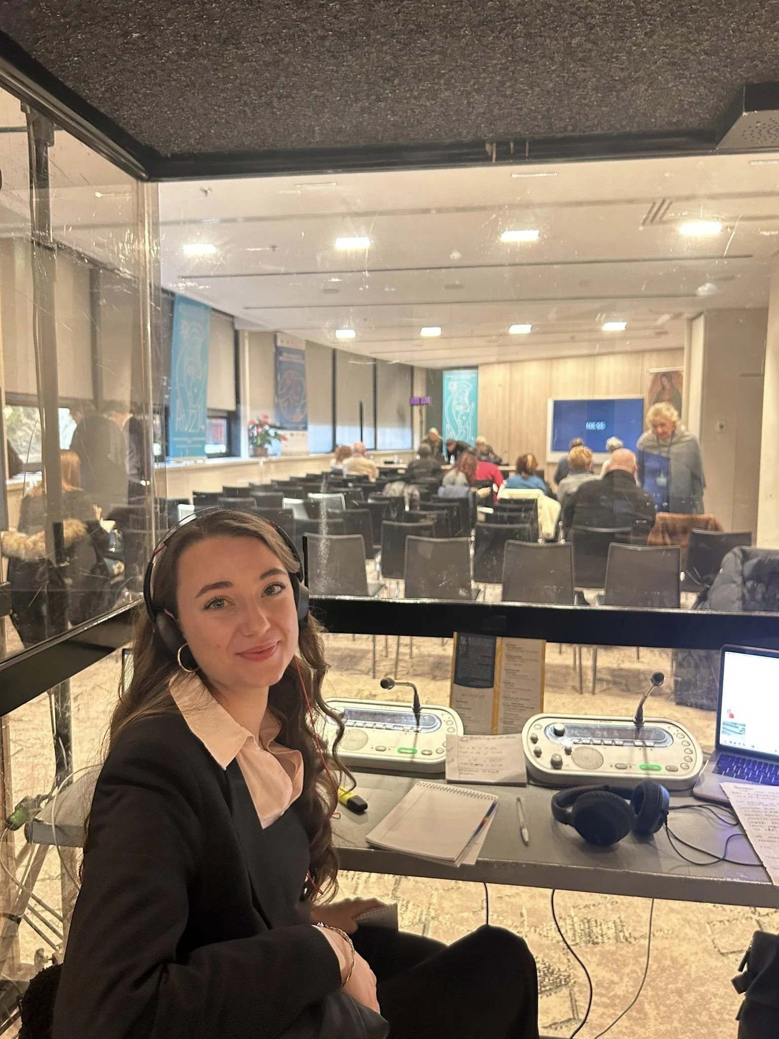 Simultaneous interpreter