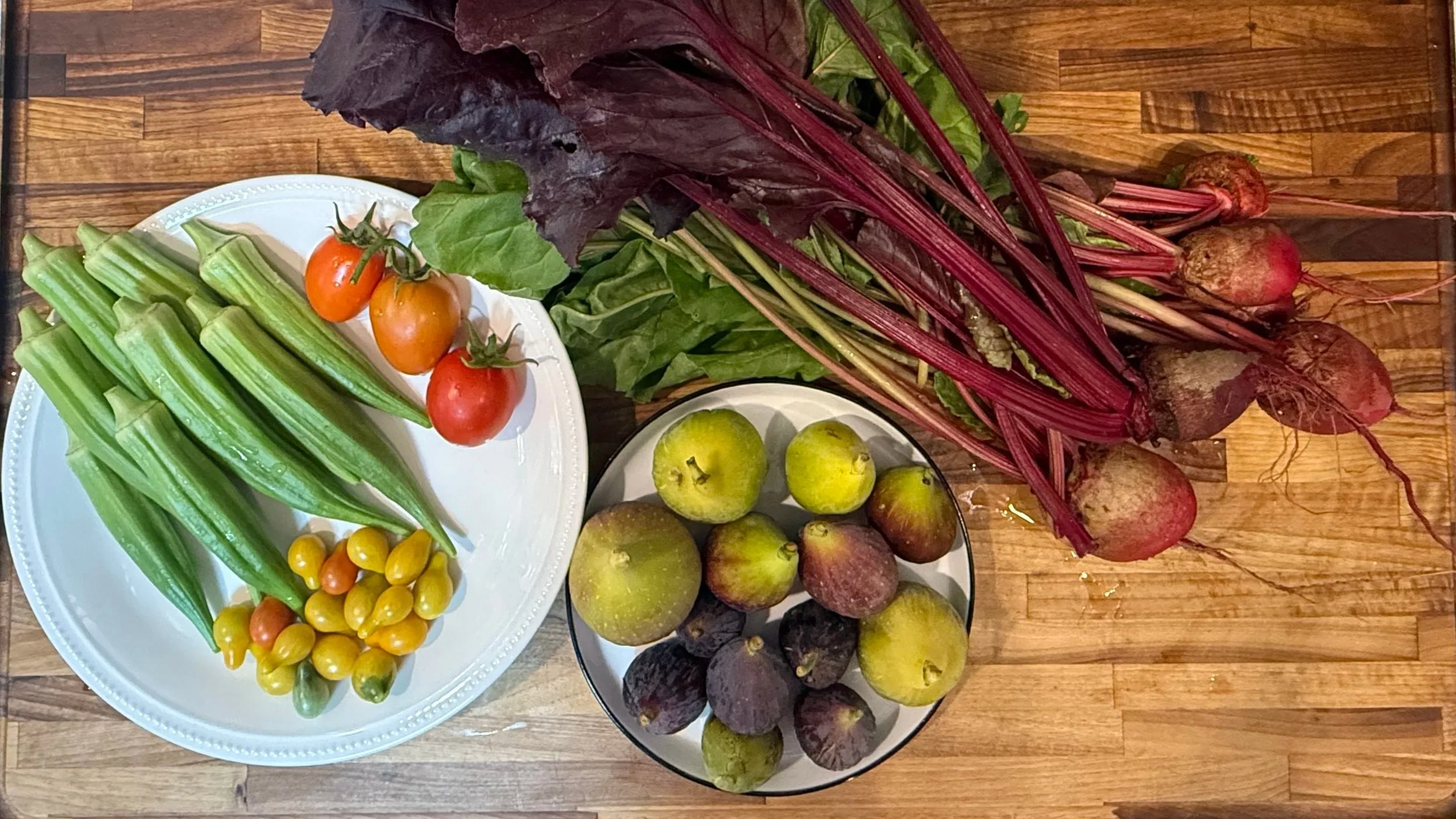 Some of our harvested veggies and figs from late summer in 2025. Some of the varieties include Dulce Cuore, Chicago Hardy, Grigio, Cur Noir, Valoze, and Hative d'Argenteuil.