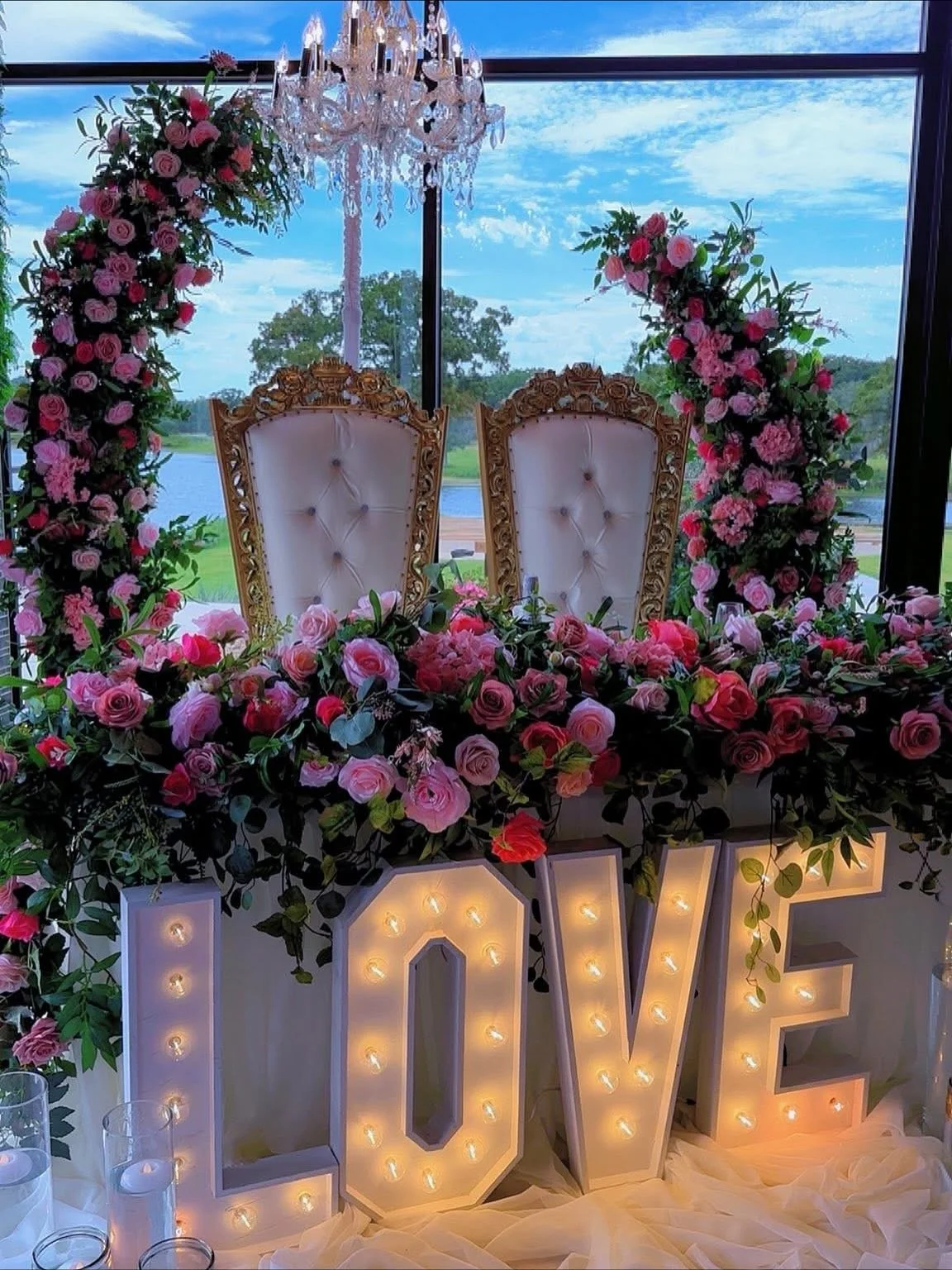 Every detail bloomed to perfection 🌸 From lush florals to extravagant decor, the love in the air matched the beauty of the day. What an unforgettable celebration of forever at our venue 💍🤍