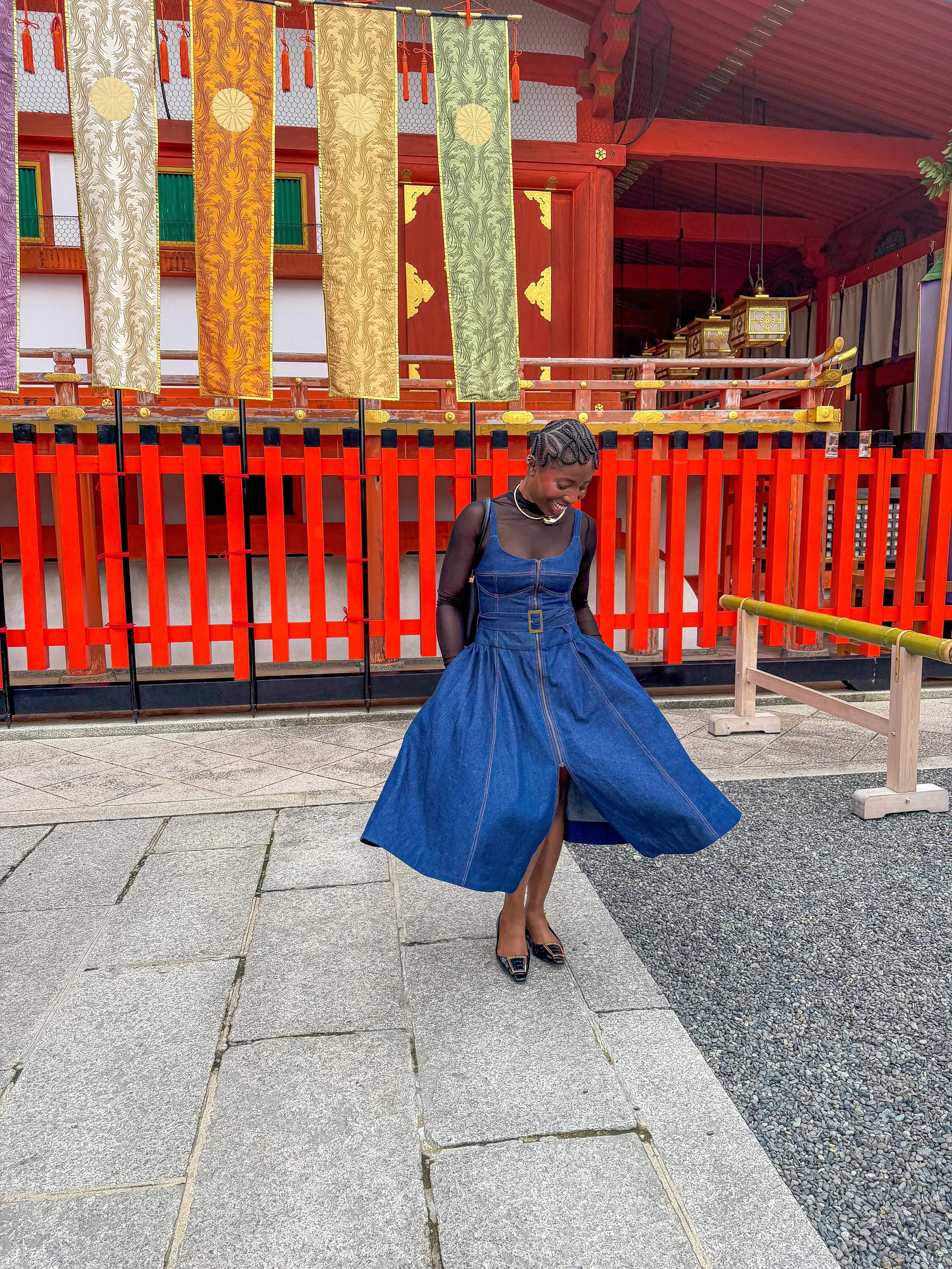 A lady in Tokyo 
Fushimi Inari Taisha Shrine 
Dress by my favourite @tammy_silver 
#tokyofashion #traveljapan🇯🇵 #travelbloger #blackgirlswithstyle #denimdress