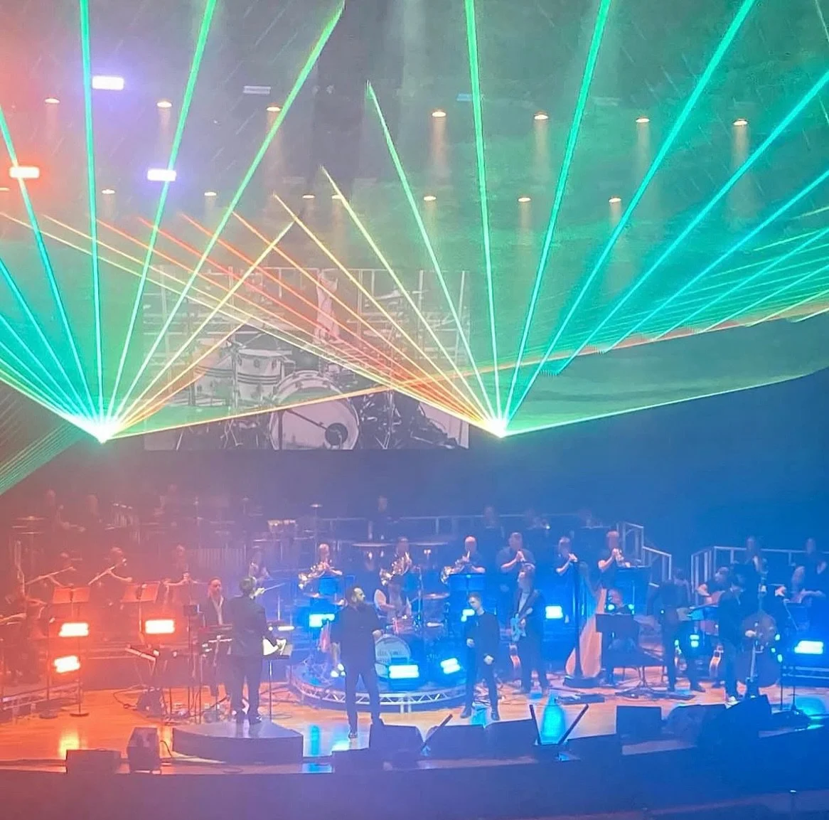 Britpop Classical 💥🤘
Never thought I&rsquo;d have the opportunity to rock out to these bangers! And to share the stage with such legends. AMAZING! 🤩 Thanks for the fun and venison medallions @clarefindlater 😋💕 #britpopclassical #alexjames #flute