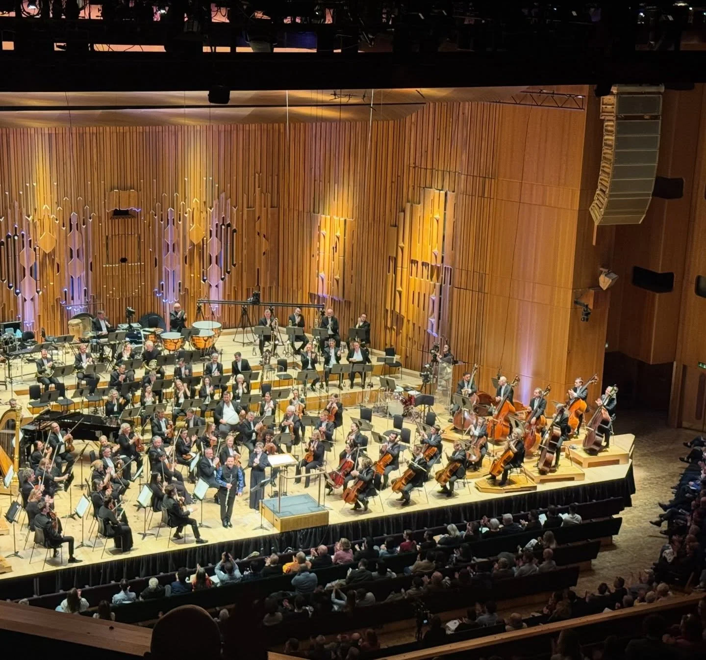 Phenomenal concert last night! 💫 Gareth Davies premiering Liebermann&rsquo;s 2nd Flute Concerto with the LSO. What an amazing piece and @flutelicious was incredible. WOW!! 🤩 Such an inspiring evening and so delighted to share the experience with so