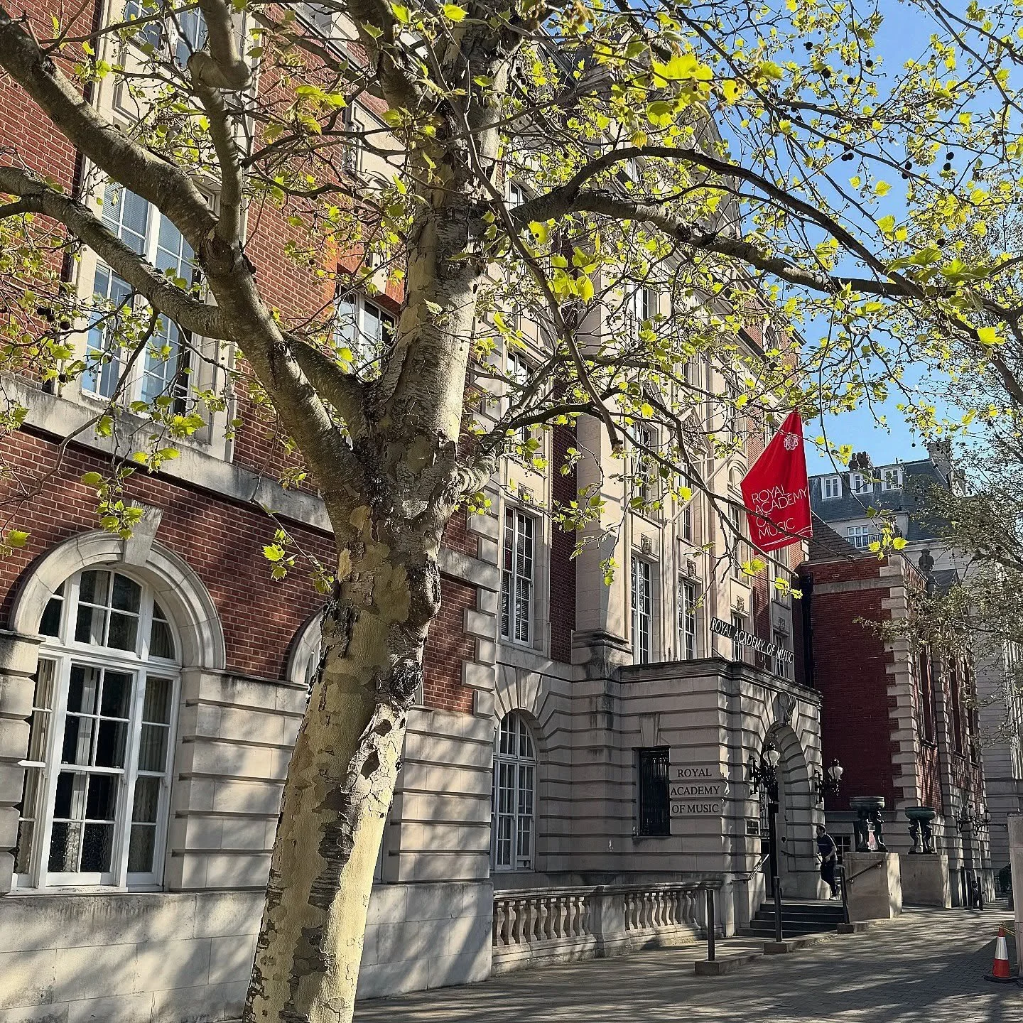 A morning of flute auditions 💕 Great way to spend a day, listening to the next generation of talent 💫 Such beautiful playing. Wish we could say yes to everyone. 
Also, side note, loving this weather! @royalacademyofmusic looks glorious in the sunsh