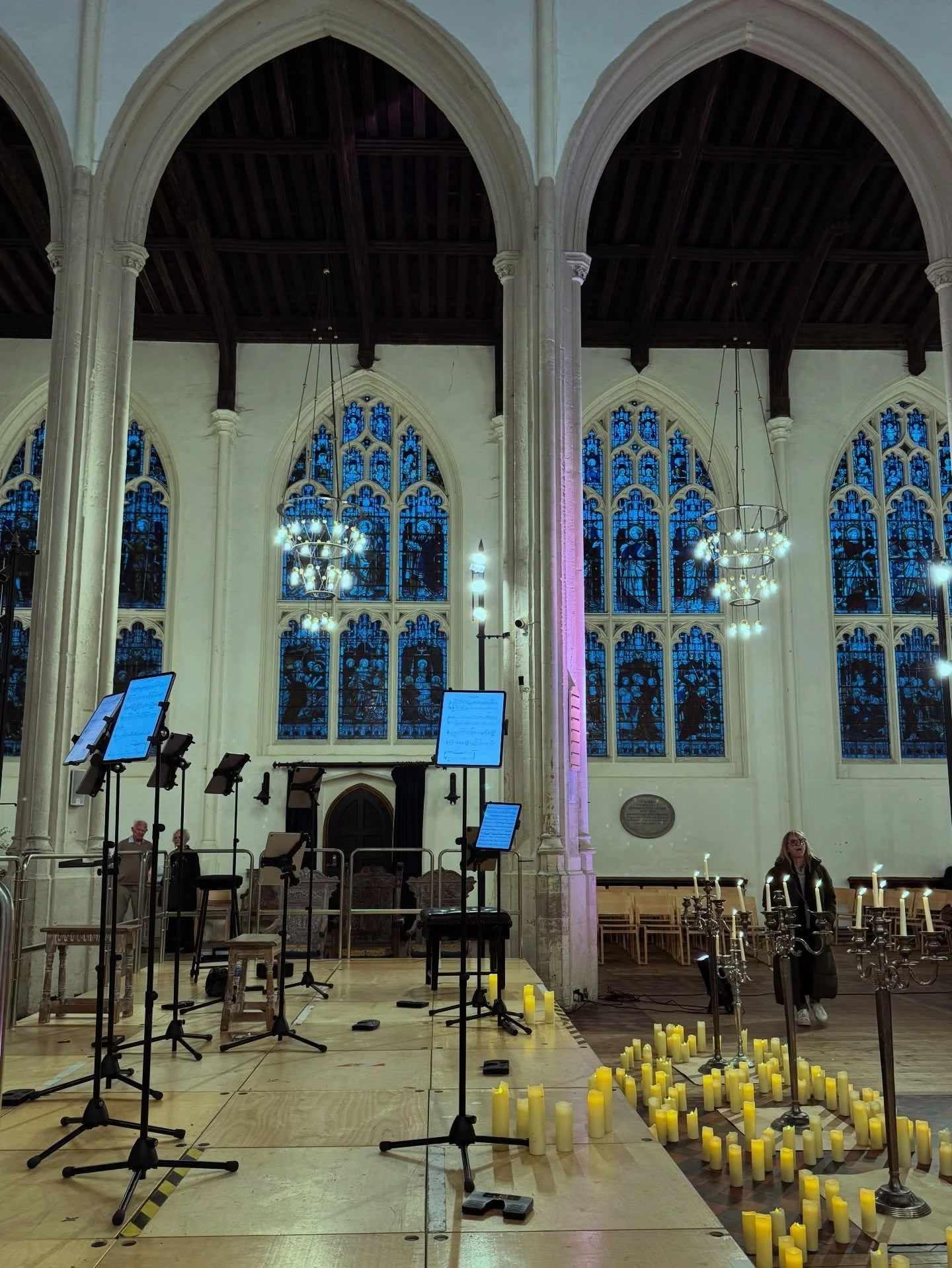 🎶🕯️ My first Concertante gig of the season and it&rsquo;s so nice to back in these amazing places. This one, St Edmundsbury Cathedral, is a favourite. Look at those windows!! 😍⛪️ #candlelightconcert #cathedralsofinstagram #stainedglasswindow #cath