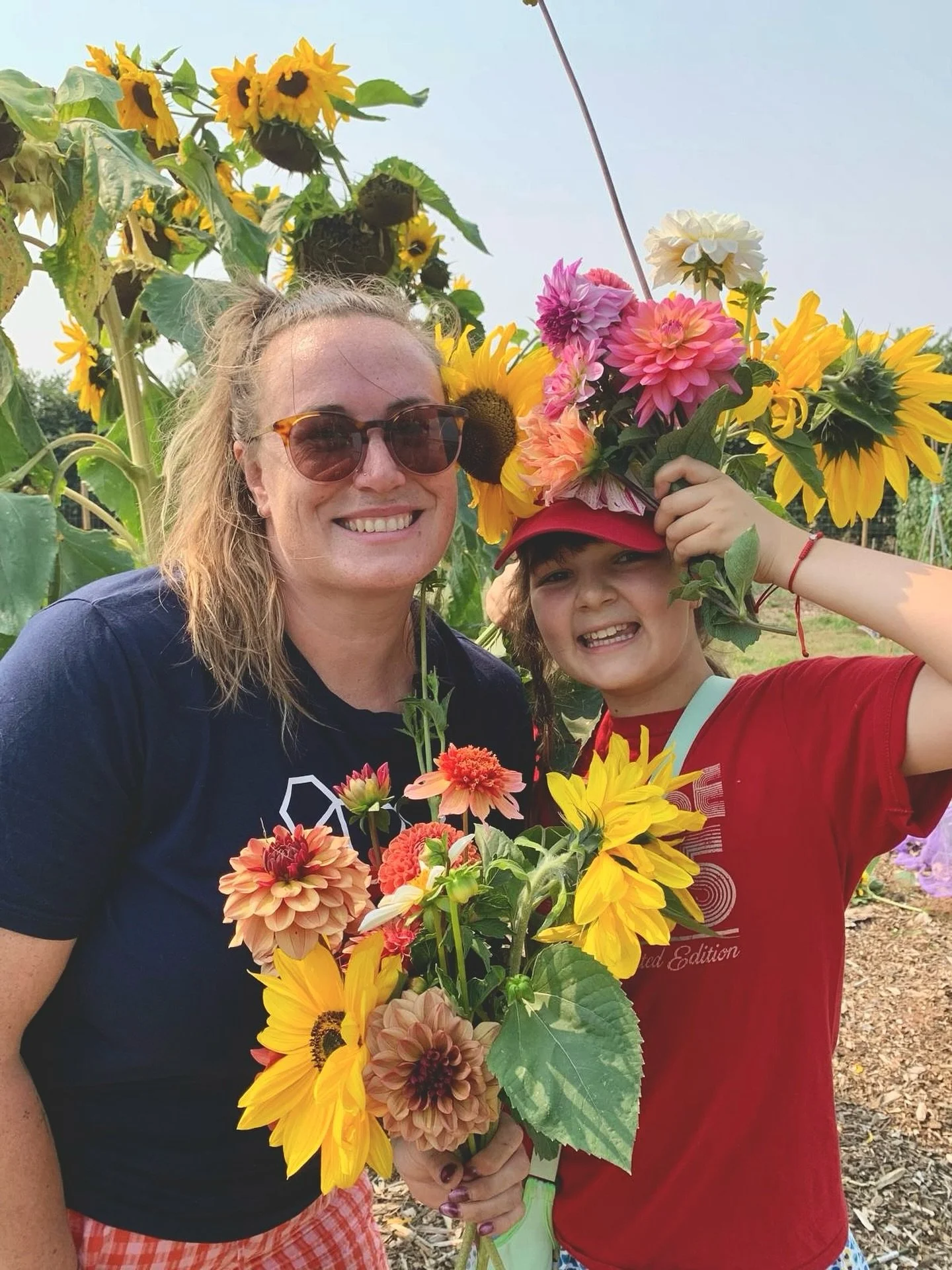 A morning of planting and picking flowers with my mini bestie up at the community garden. 💜

#flowergardening #cutflowers #kidsgardening #flowerpatch #growyourownflowers #flowerstagram #dahlias #flowers