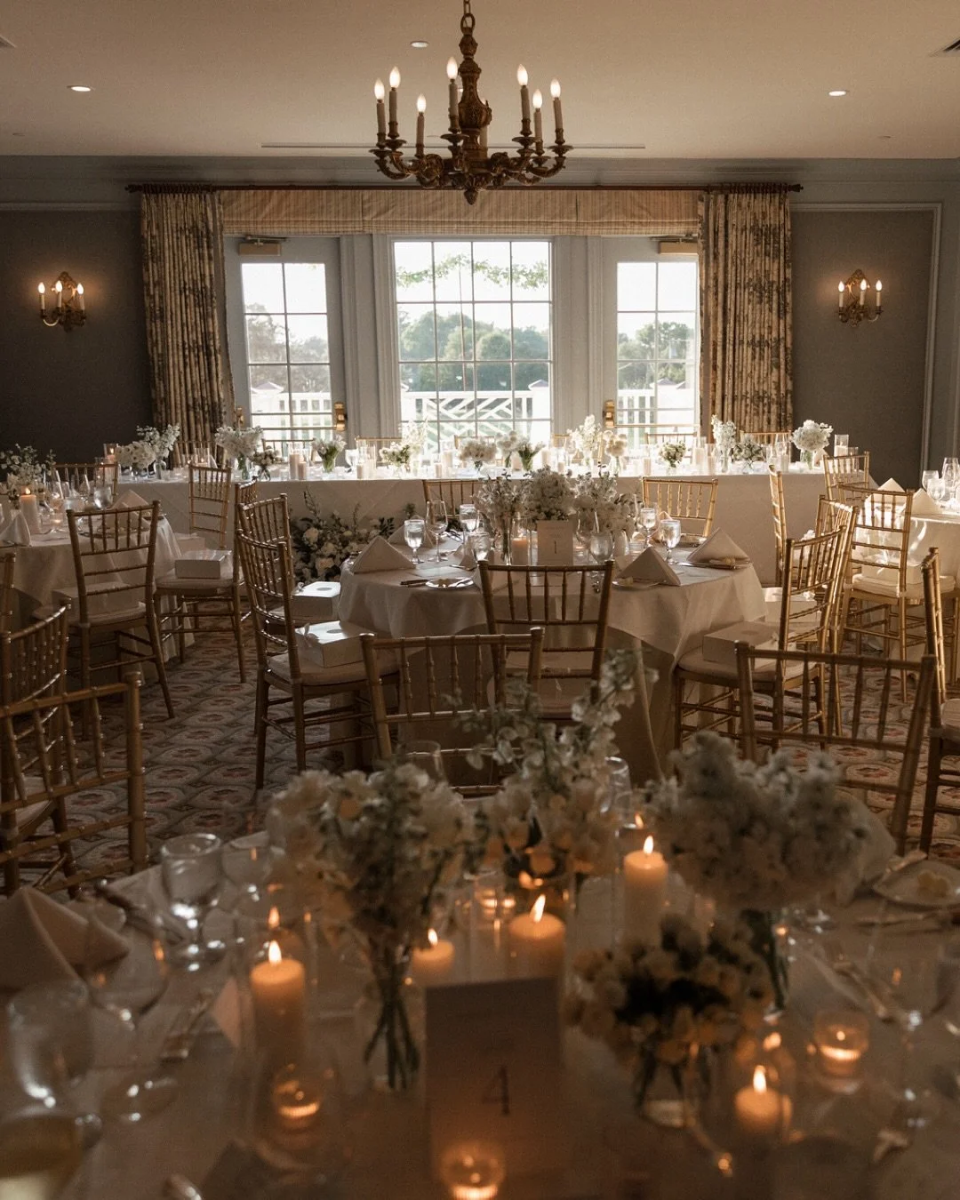 An intimate reception for Jeannie and Clay at @bellemeadecountryclub with @ashleybri.weddings and @lilliansfloralstudio . Thank you @30mileswest for shooting this along side me! 

Photos @madiflo 
Planner @ashleybri.weddings 
Floral @lilliansfloralst