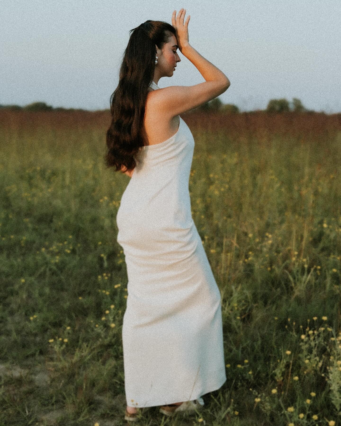 We don&rsquo;t want to use makeup to conceal but reveal. At Earth Tones we don&rsquo;t want to lose what makes you, you but accentuate who you already are. As we always say individuality is beauty 👏🏼

@christieheimbachphoto 📸 
@earthtonesartistry 