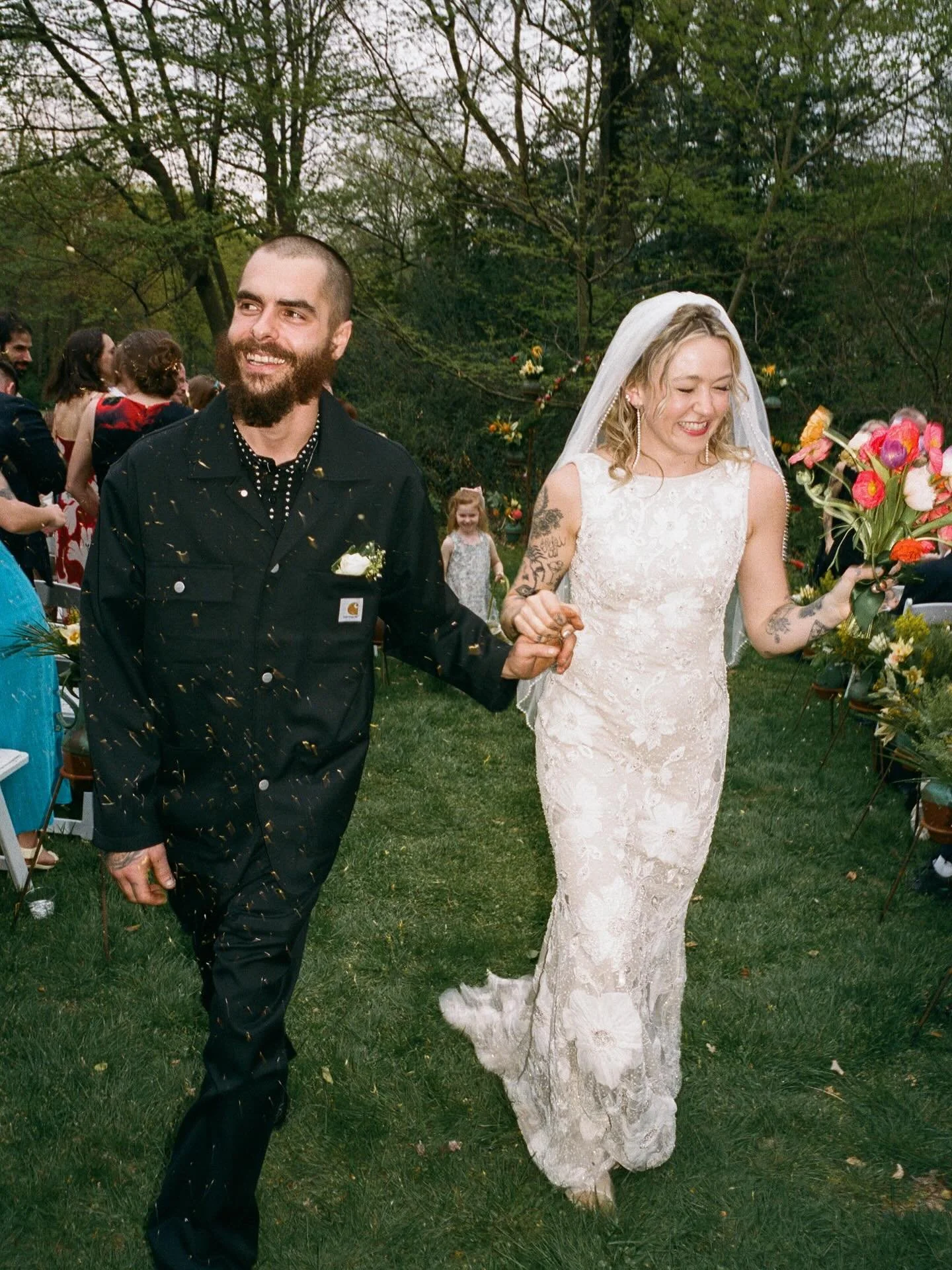 Pretty little things .

@kellygiarrocco for photography 
@cloud9clay for flowers 
@earthtonesartistry makeup and hair 
@porticoawbury venue
@peachtreecatering