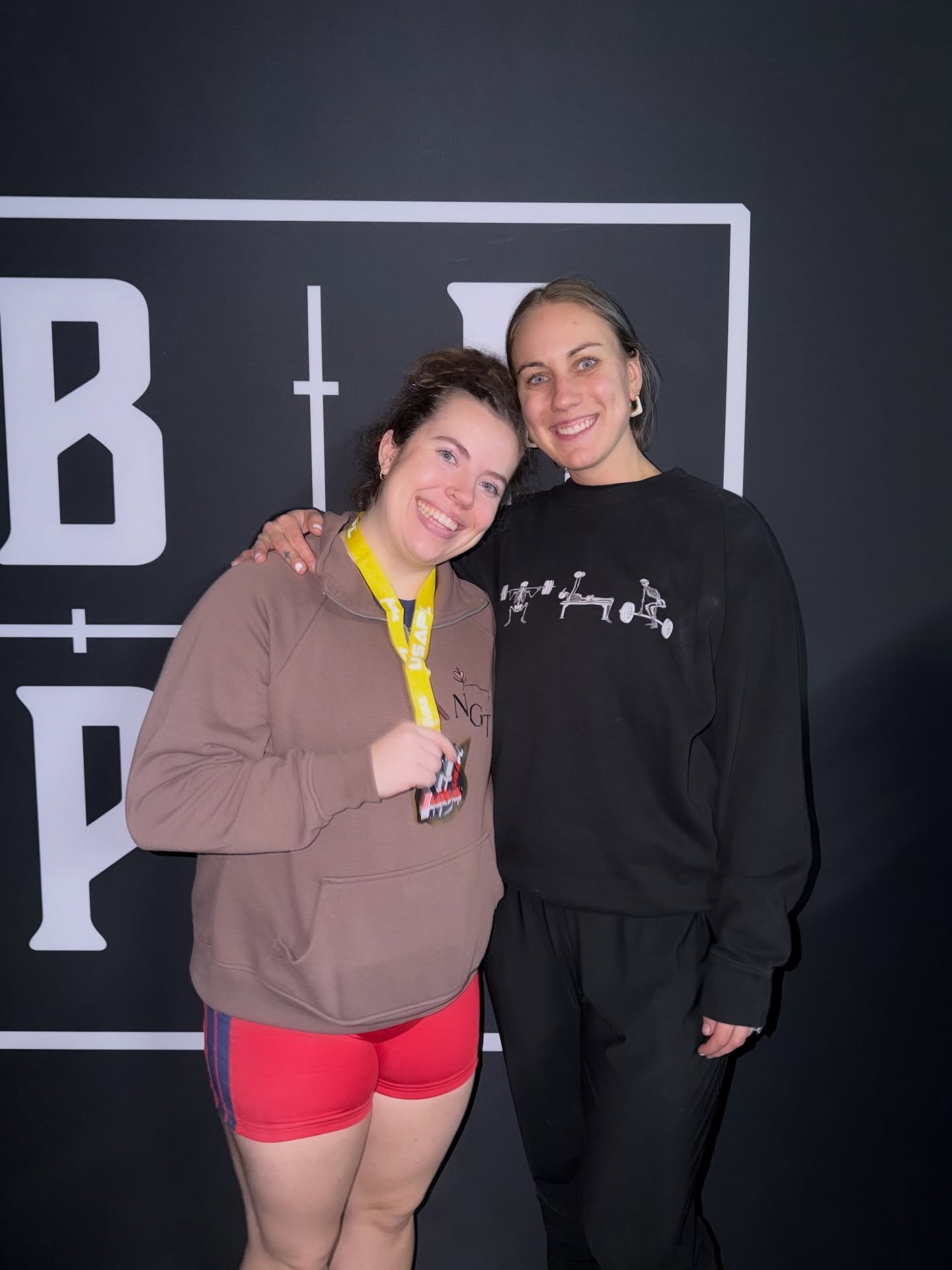 Meet Recap 😎

Ang started working with me over a year ago for nutrition for her cycle + symptoms. Which then grew to adding strength workouts. AND then in December she decided she wanted to try a new sport (pausing CrossFit), Powerlifting! 

Prep wa