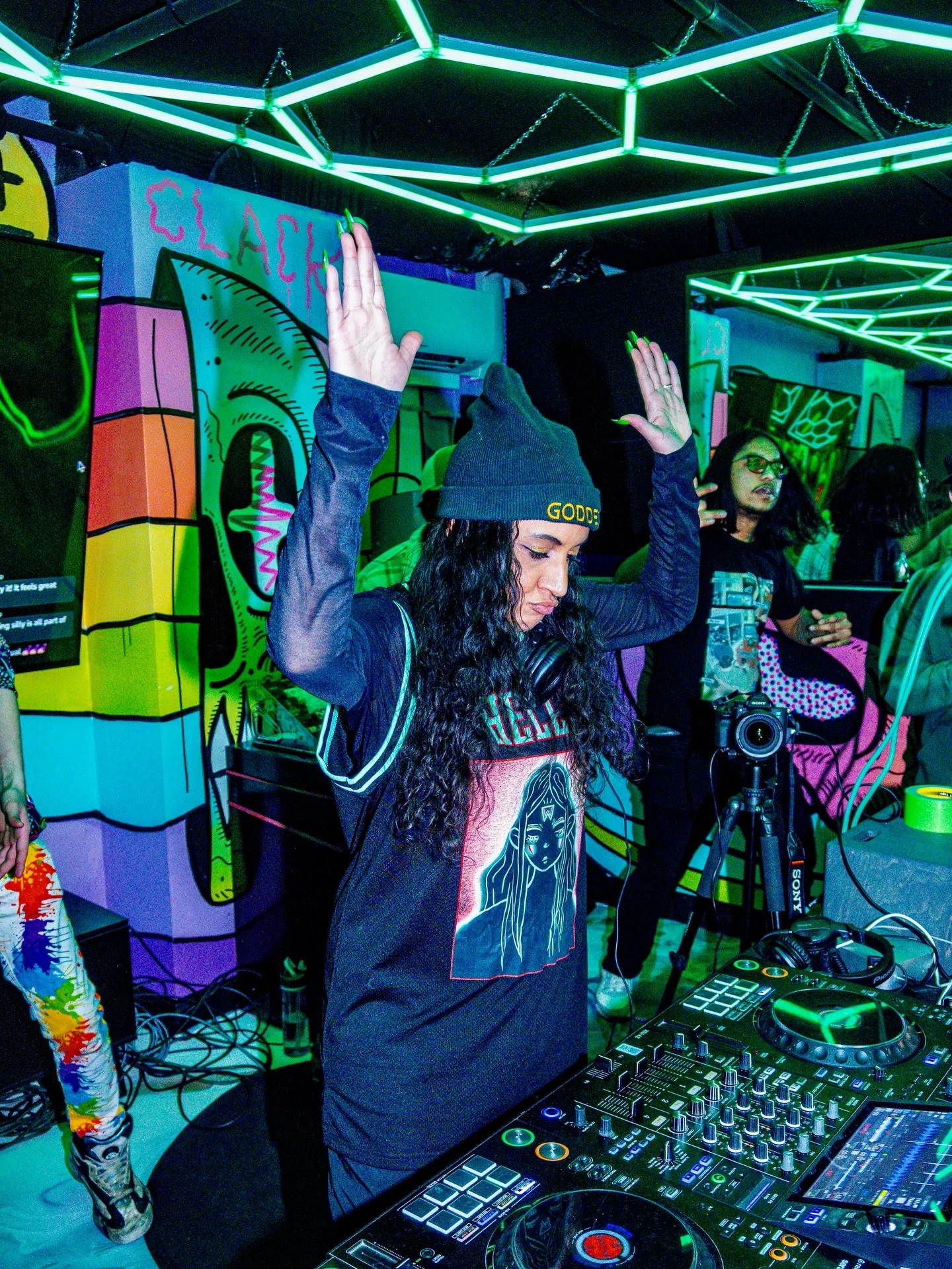 if u were there last time &hellip; u already KNOW. which is why you can&rsquo;t miss the next one. 😤 🔵GREEN ROOM: BLUE EDITION🔵 coming atchu 4/18. 

🎫 in bio
📍360&deg; livestreamed sets at @crack.d_barbershop @dorsa.chiropractic 
⏳8pm-12am lives