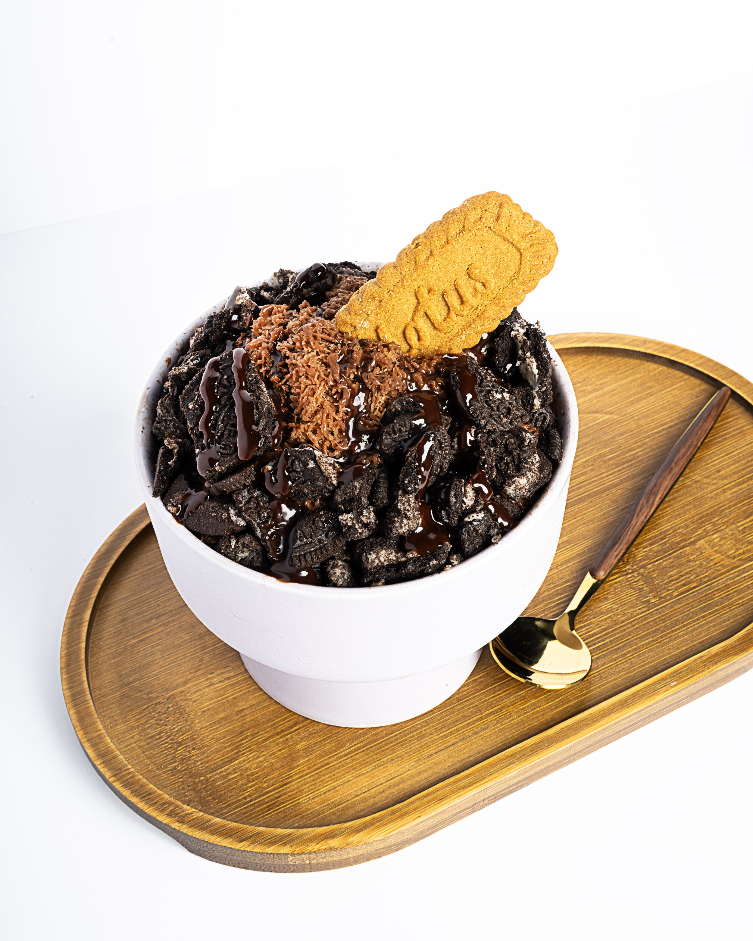 Oreo Dream Drizzle Bingsu, a flavor of shaved ice topped with crumbled Oreos and a Biscoff cookie.