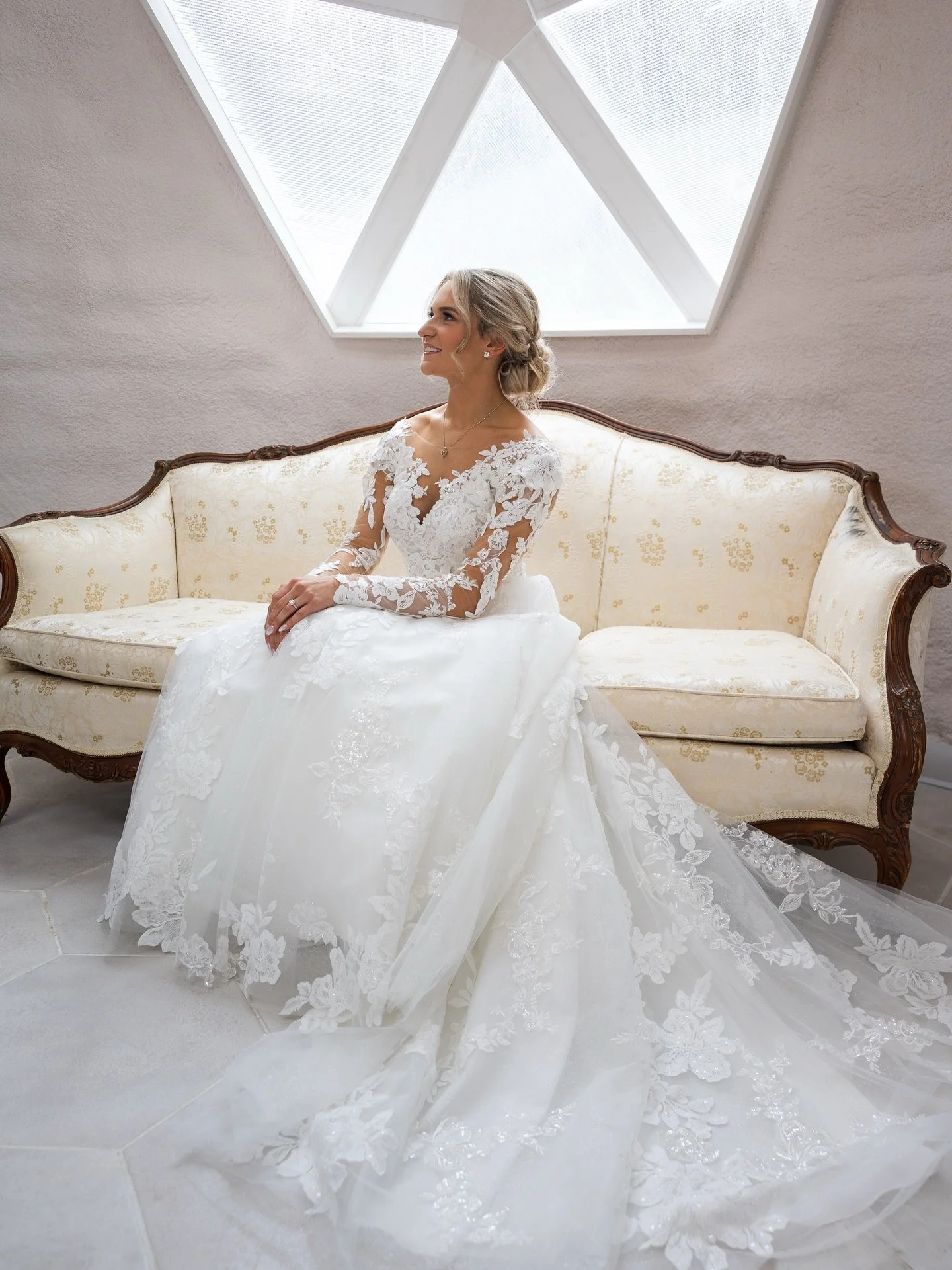 Heather + Jack!!
You didn&rsquo;t let rain on your wedding day dampen your party! A beautiful couple, a beautiful day, and the start of a beautiful marriage! 

As always @theriverboardwalk blows us away with their passion on creating the best days - 