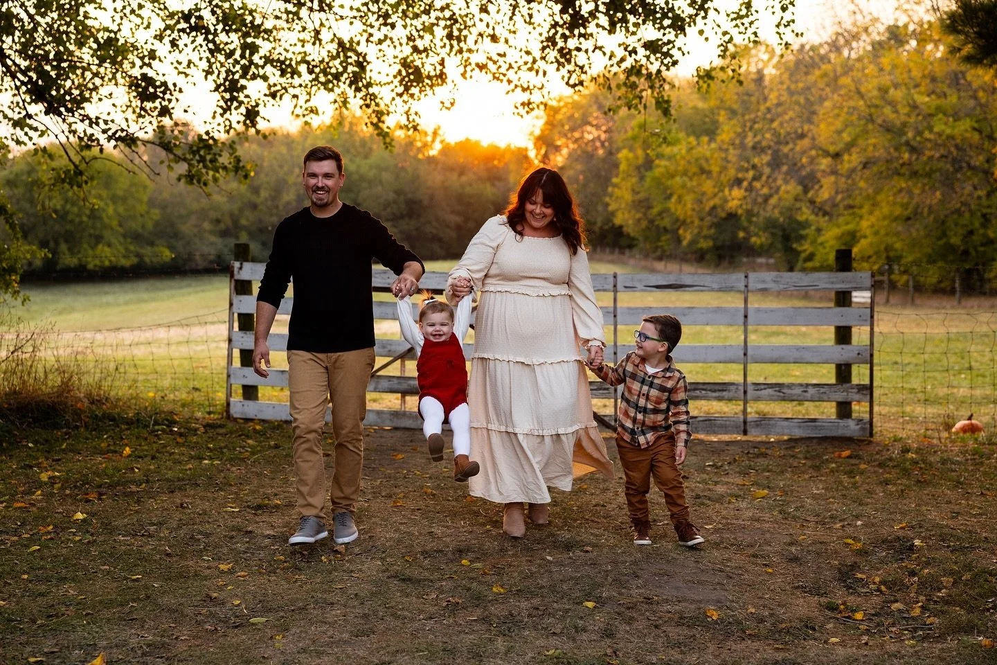 This was a new location for us and we are OBSESSED! The sun was really our friend that evening!🌅