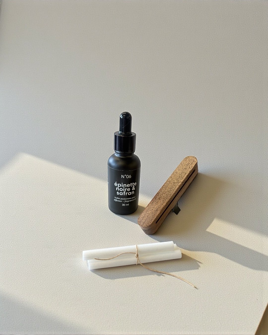 Diffuseur pour la voiture en bois -  rechargeable