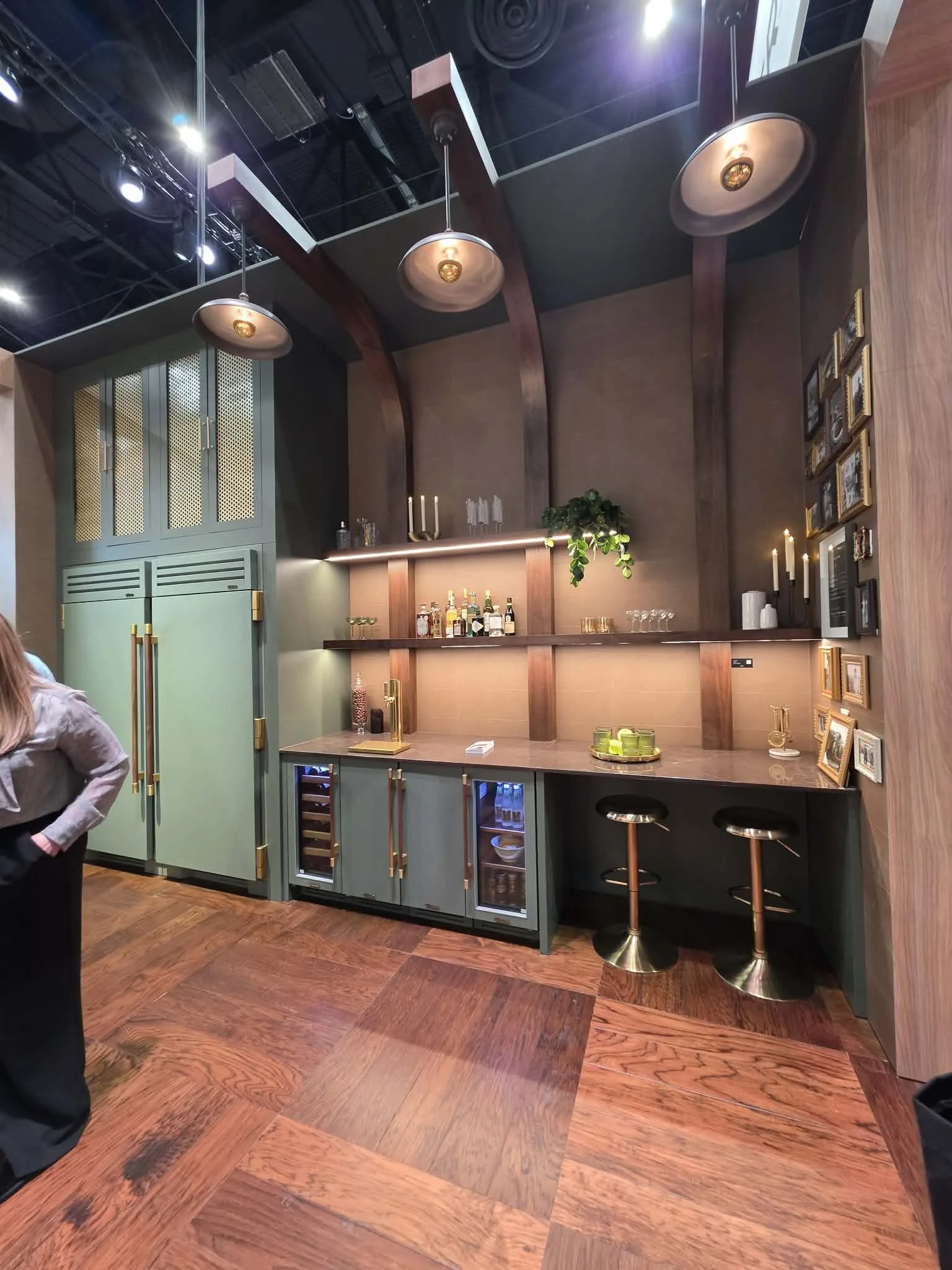 KBIS moody cocktail bar