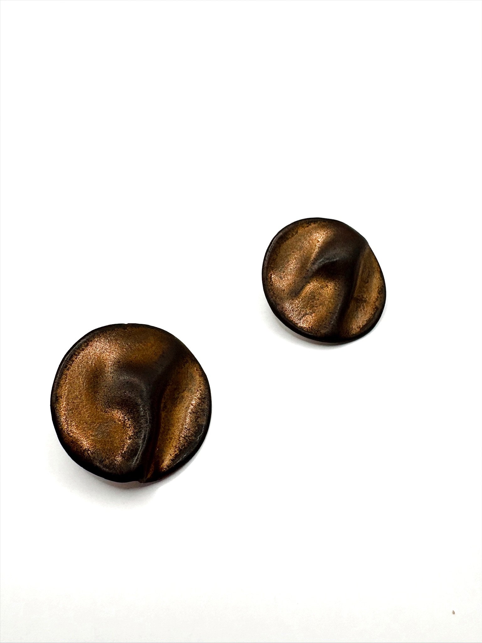 Round Wrinkled Earring – Brass Finish