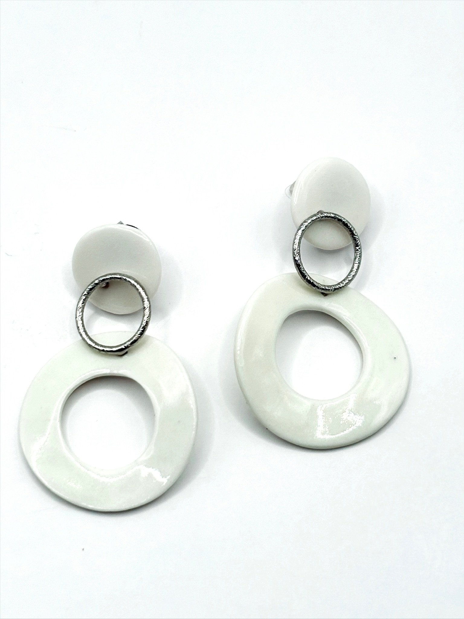 Round Earring – White & Silver