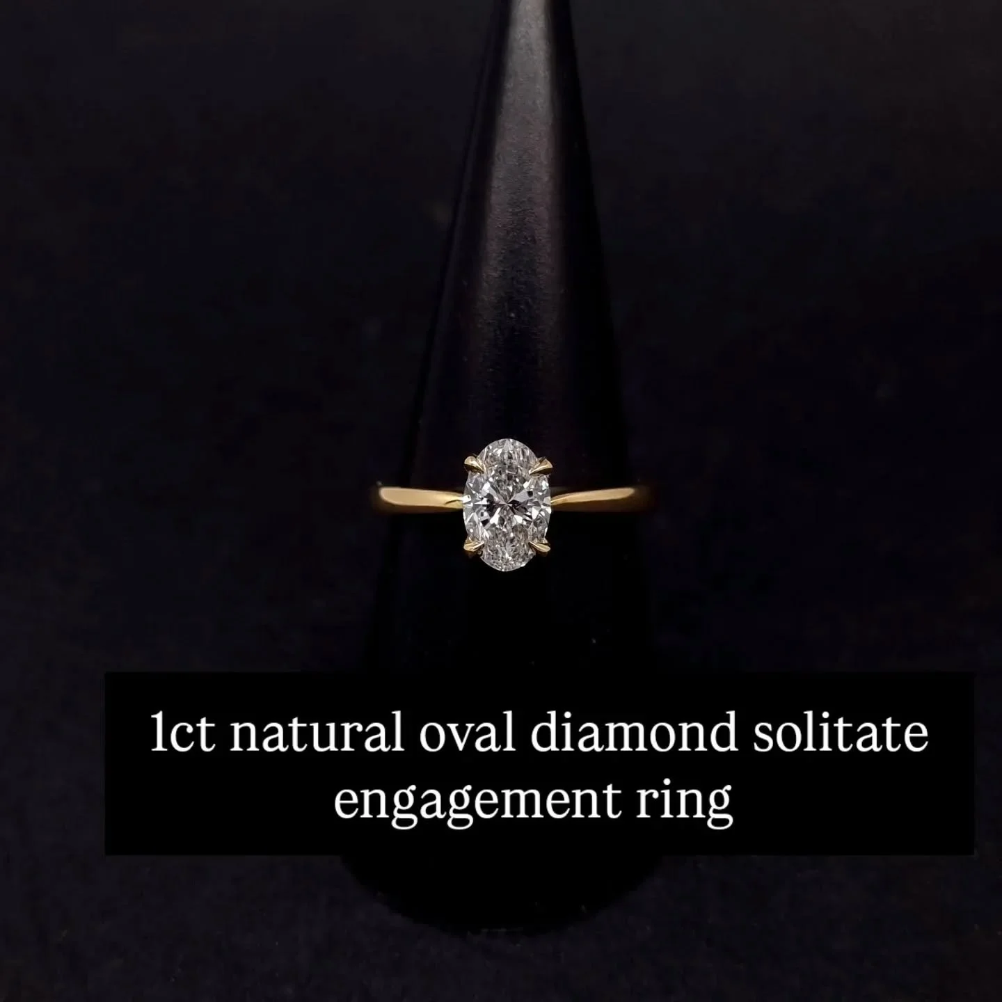 Oval Glow: Custom 18K Yellow Gold Engagement Ring ✨
A special custom request. handcrafted in 18K yellow gold, featuring a brilliant 1ct oval diamond in a timeless solitaire design.
Elegant, simple, and made to last a lifetime.
💍 Thinking of creatin