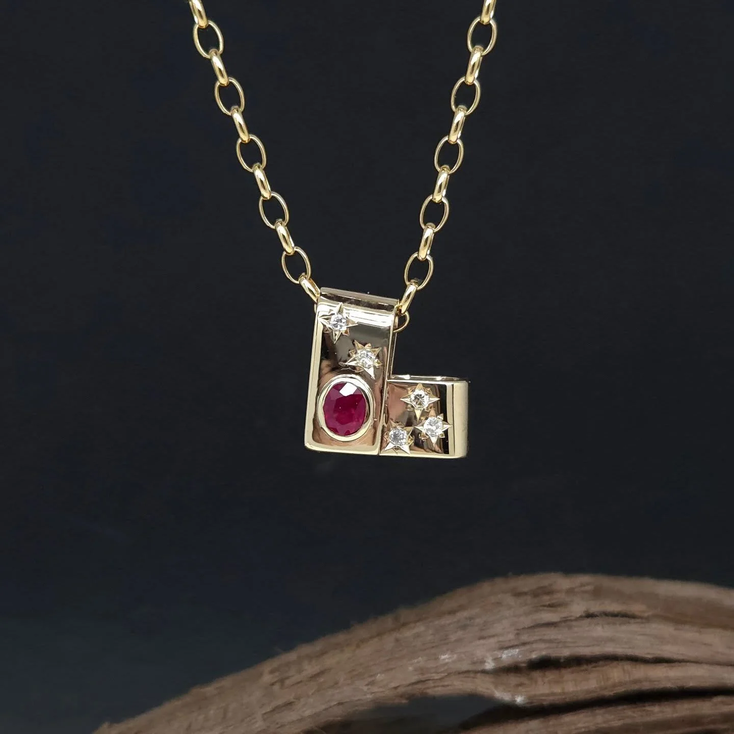 Handcrafted custom heart pendant featuring a radiant ruby and diamond stars that shine as bright as you do 💫😉
Made as a custom request
#ruby #handmadejewelry #HandmadeWagga #jewelrydesign #jewelry