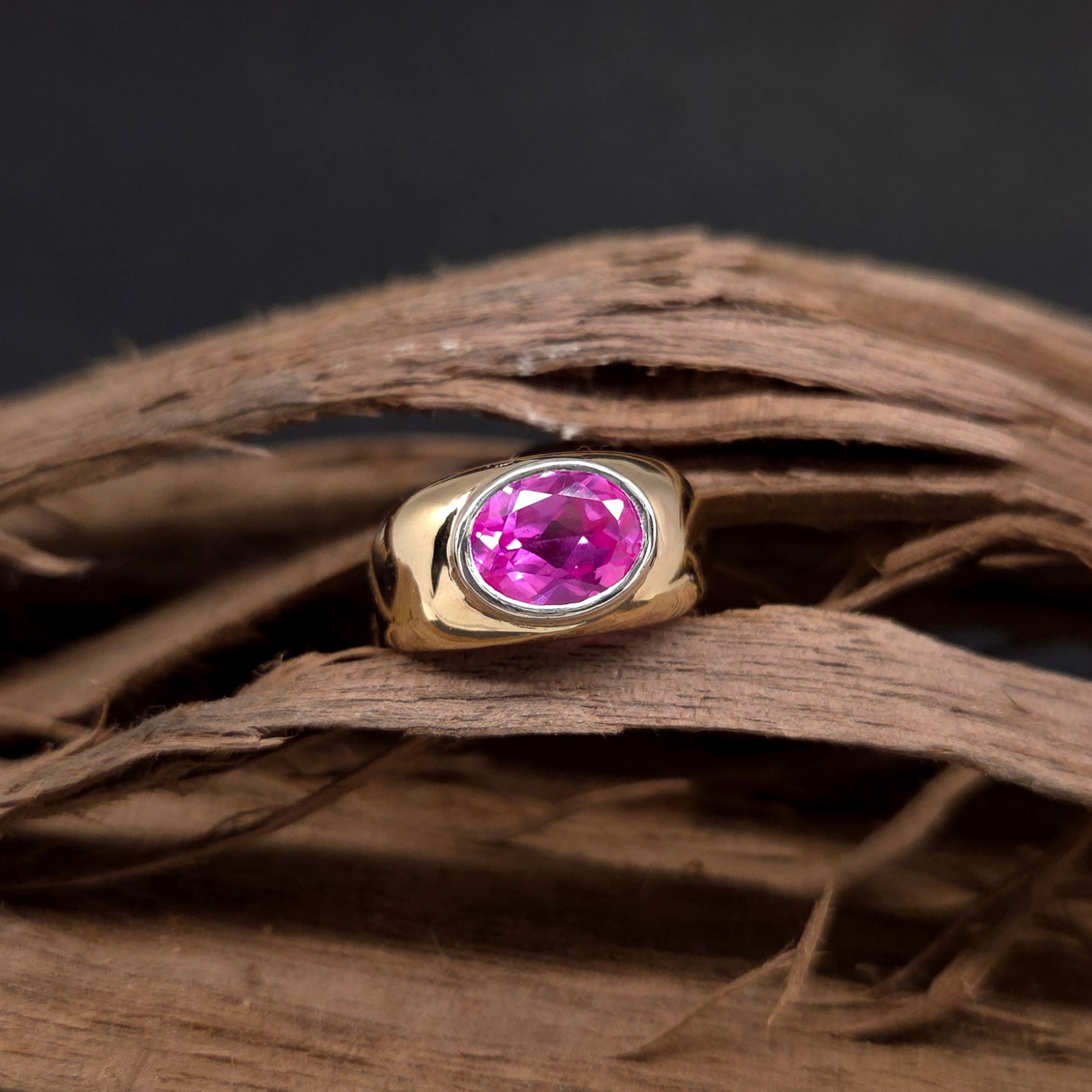 Big statements in this large centre stone wide band ring, with an eye popping colour and a design to last a century

#handmadejewelry #ring #smallbusiness #WaggaWagga #gold