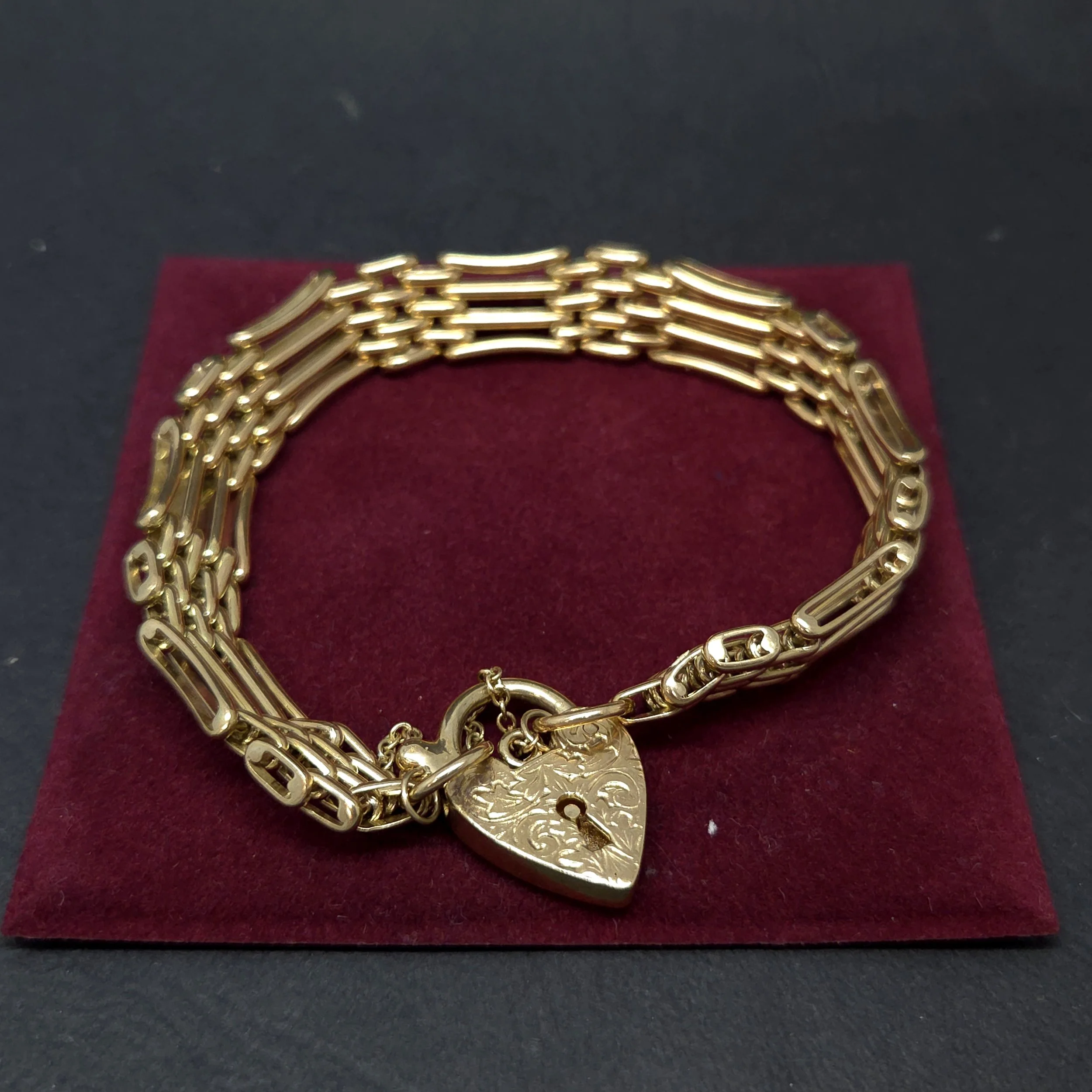 Yellow gold 4 bar gate bracelett.jpg