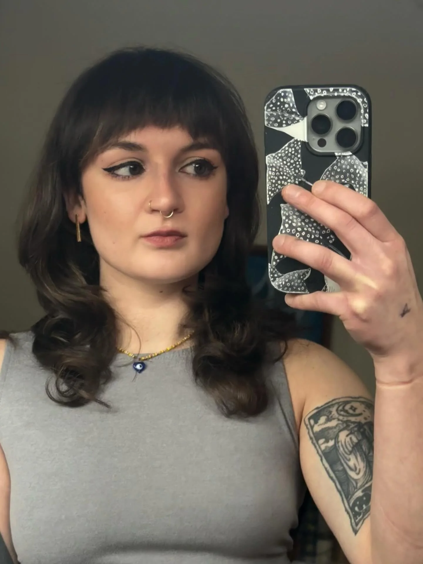 2026 update! 🔮 started off January 1st by busting my knee just a few days before my new snowboard arrived. I also got bangs! Very exciting times.