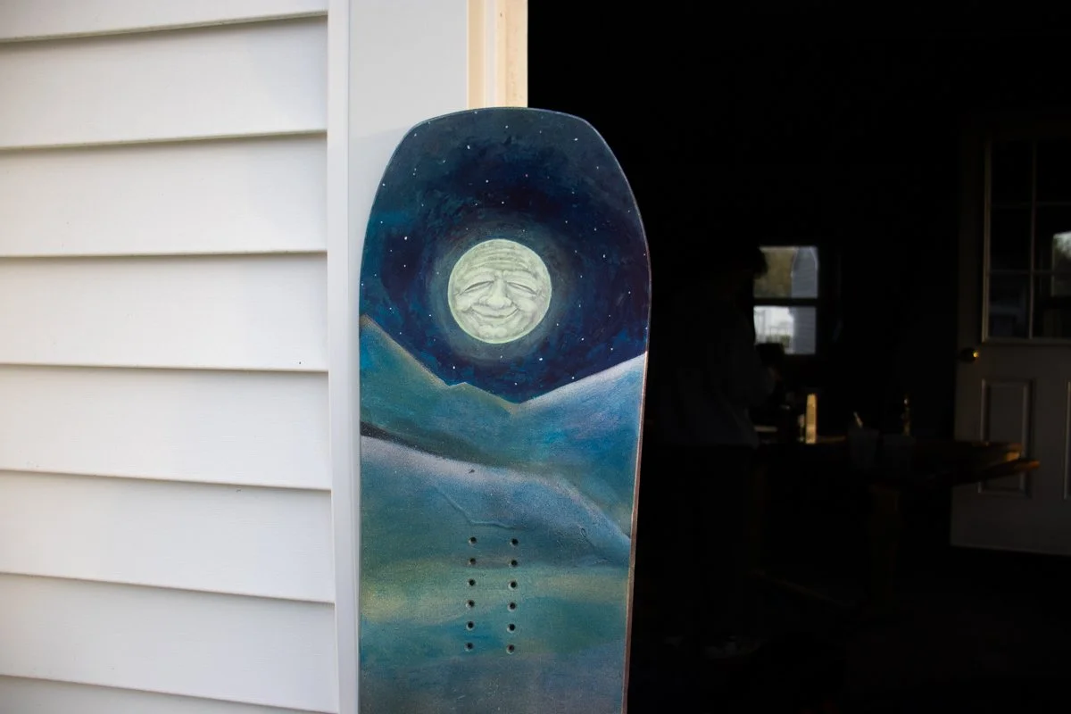 back-alley-boards-moon-snowboard.png