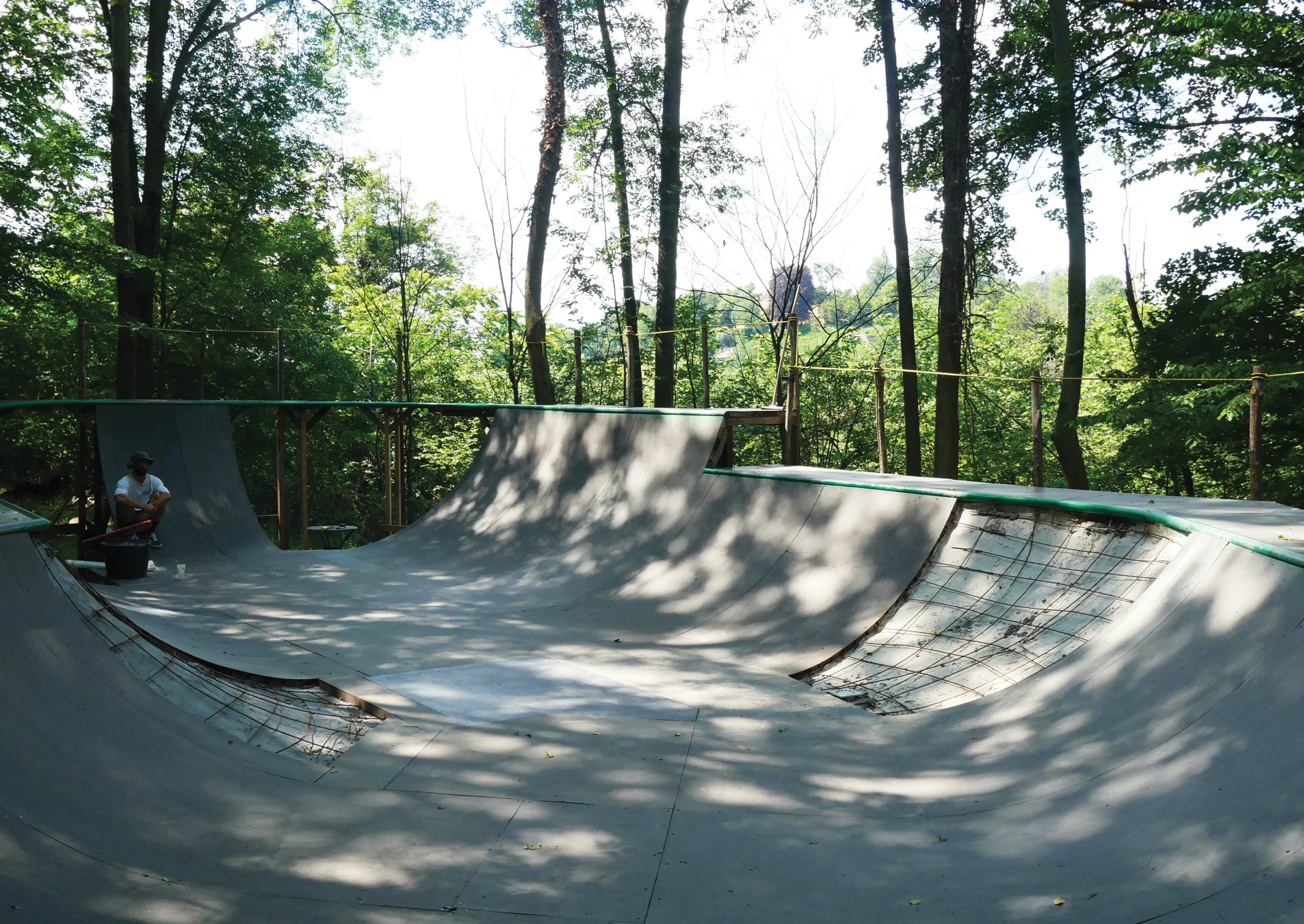 WORTHLESS_ZINE  spreads14.JPG