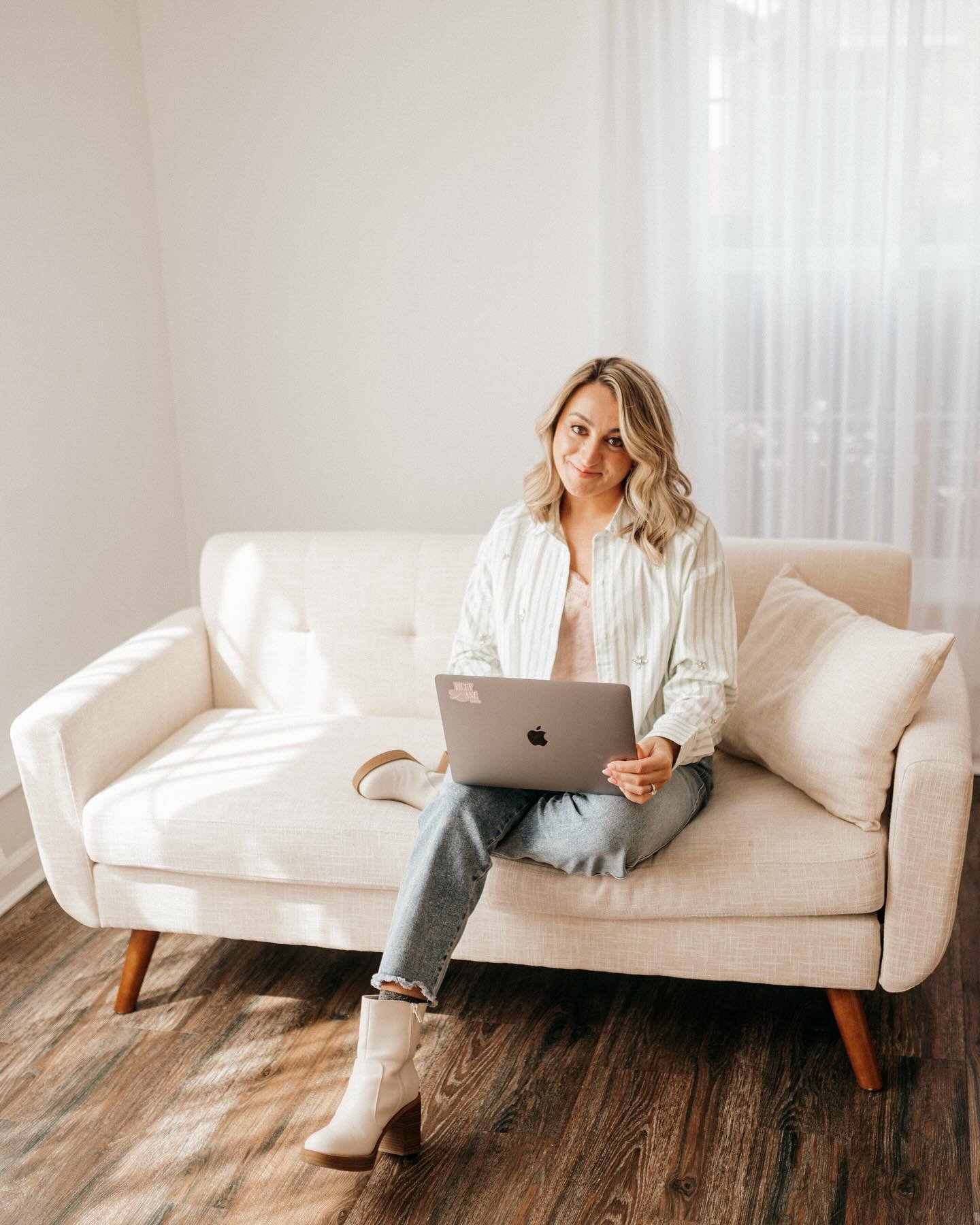 At Riley Lane Events, &ldquo;Day-Of&rdquo; is really &ldquo;3 Months-Out&rdquo; because your peace of mind deserves more than just showing up the day of. Here&rsquo;s what you get when you book with me (even if you&rsquo;re in the final 100-day count
