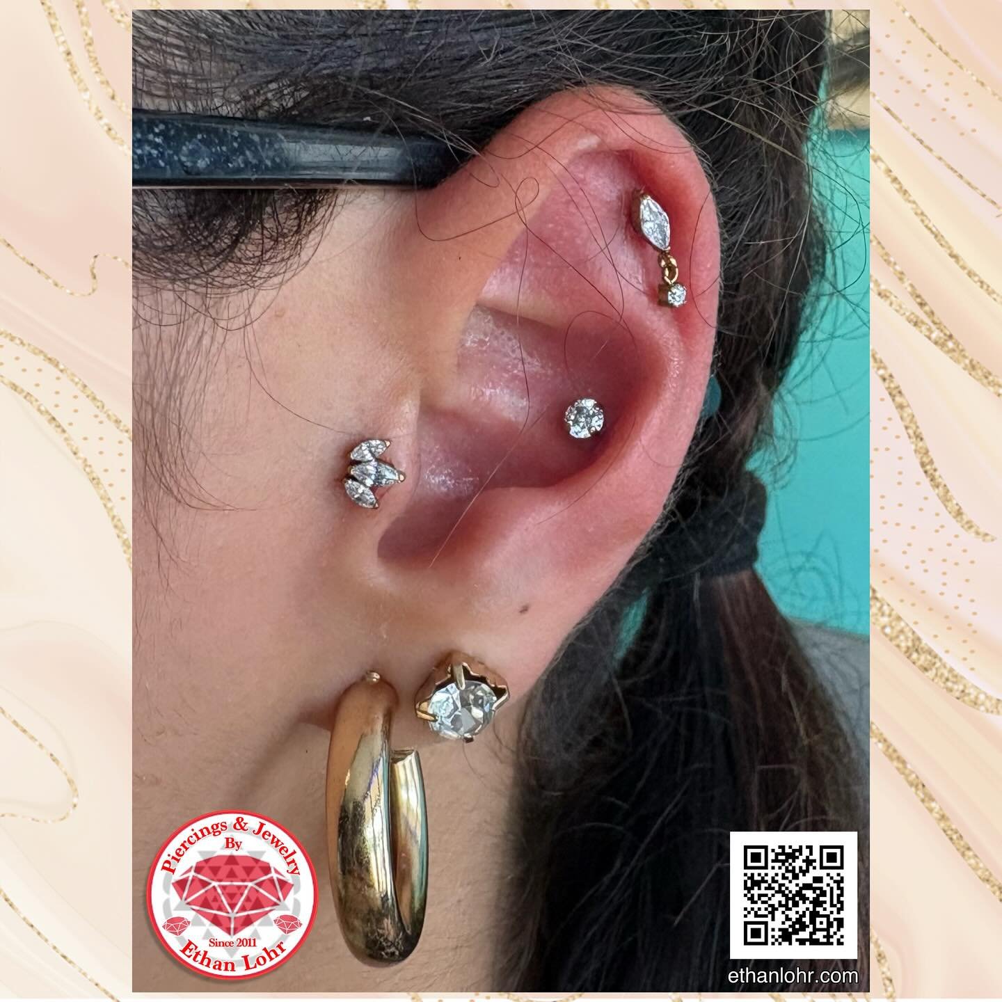 3 fresh piercings to decorate this ear 😃 We put a triple marquis in her Tragus, a 3mm prong set Cz in her Conch, and a single marquis with a princess cut Cz dangle in her helix. All titanium anodized to golden. How stunning 🤩
Thanks for viewing.