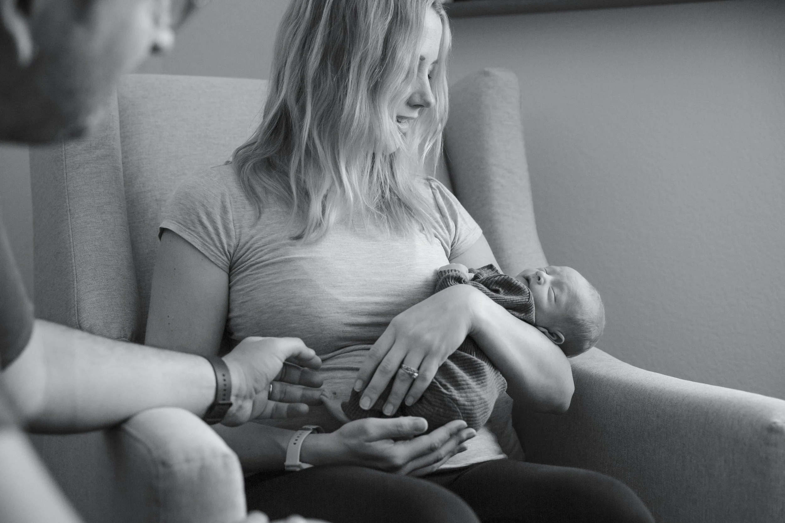What to Expect During Your Newborn Photography Session: A Guide for Expecting Parents