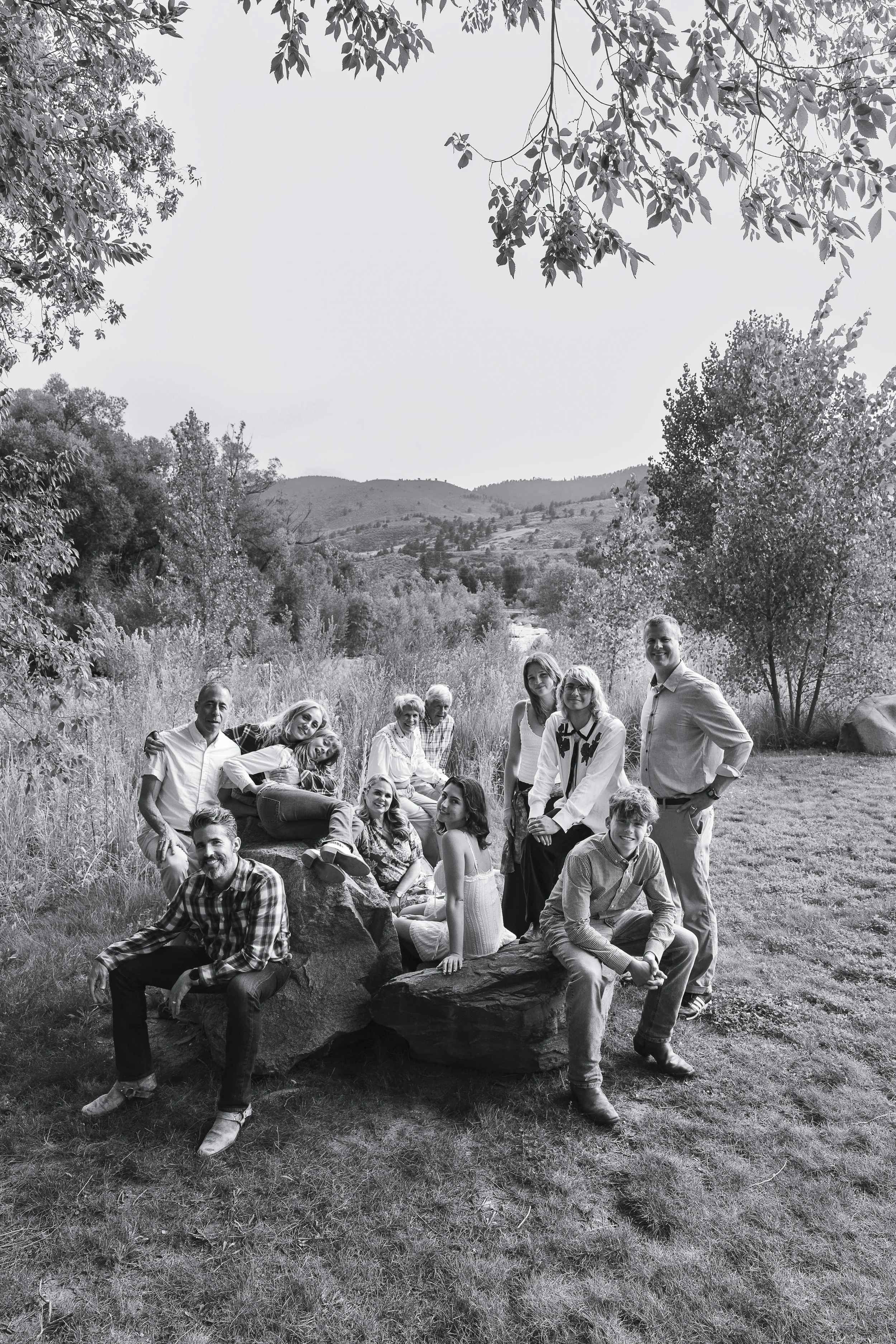 extended family photo black and white