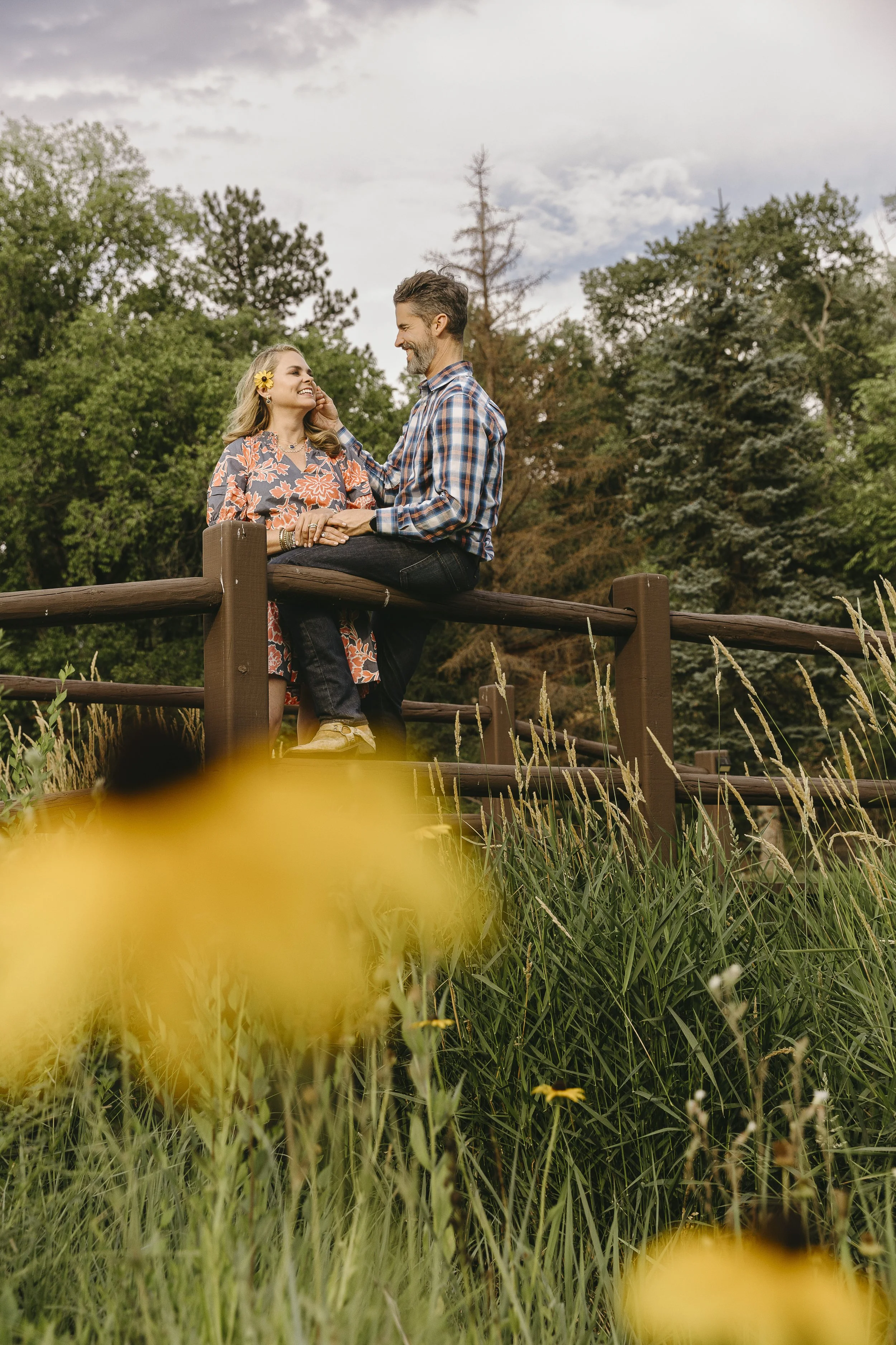 couples photos bridge