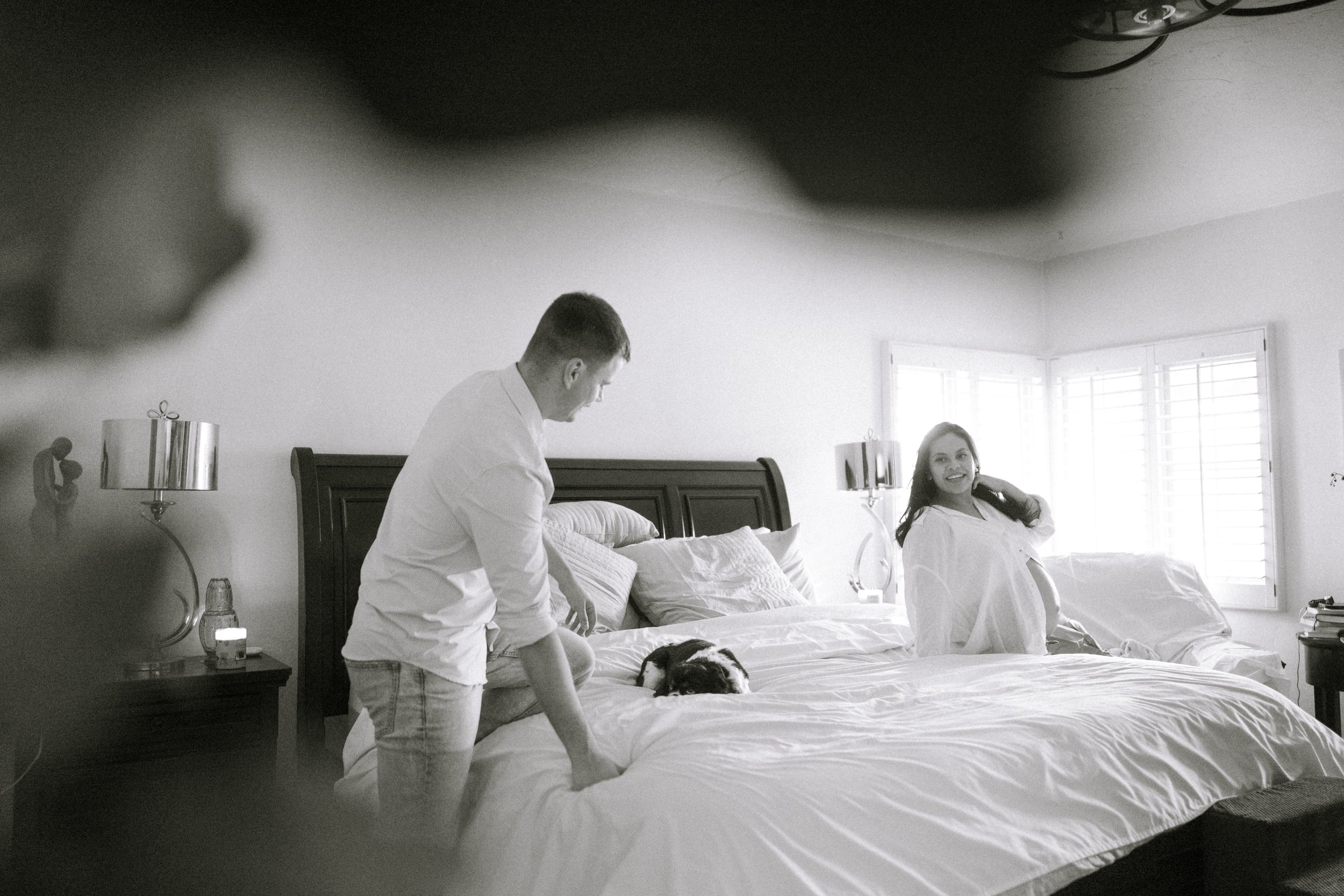 candid maternity photography