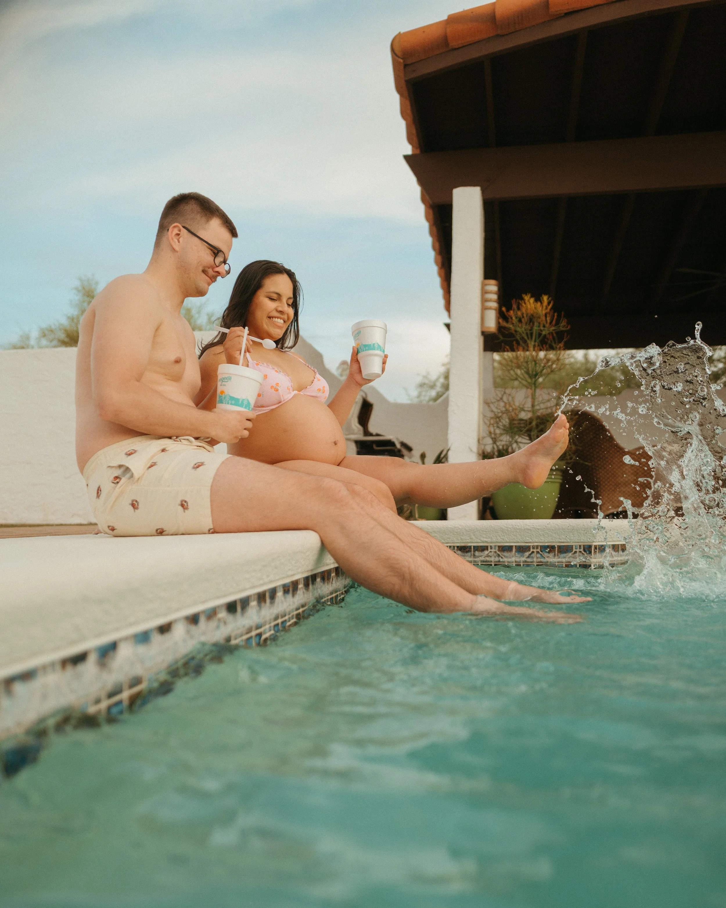 pool side maternity photos