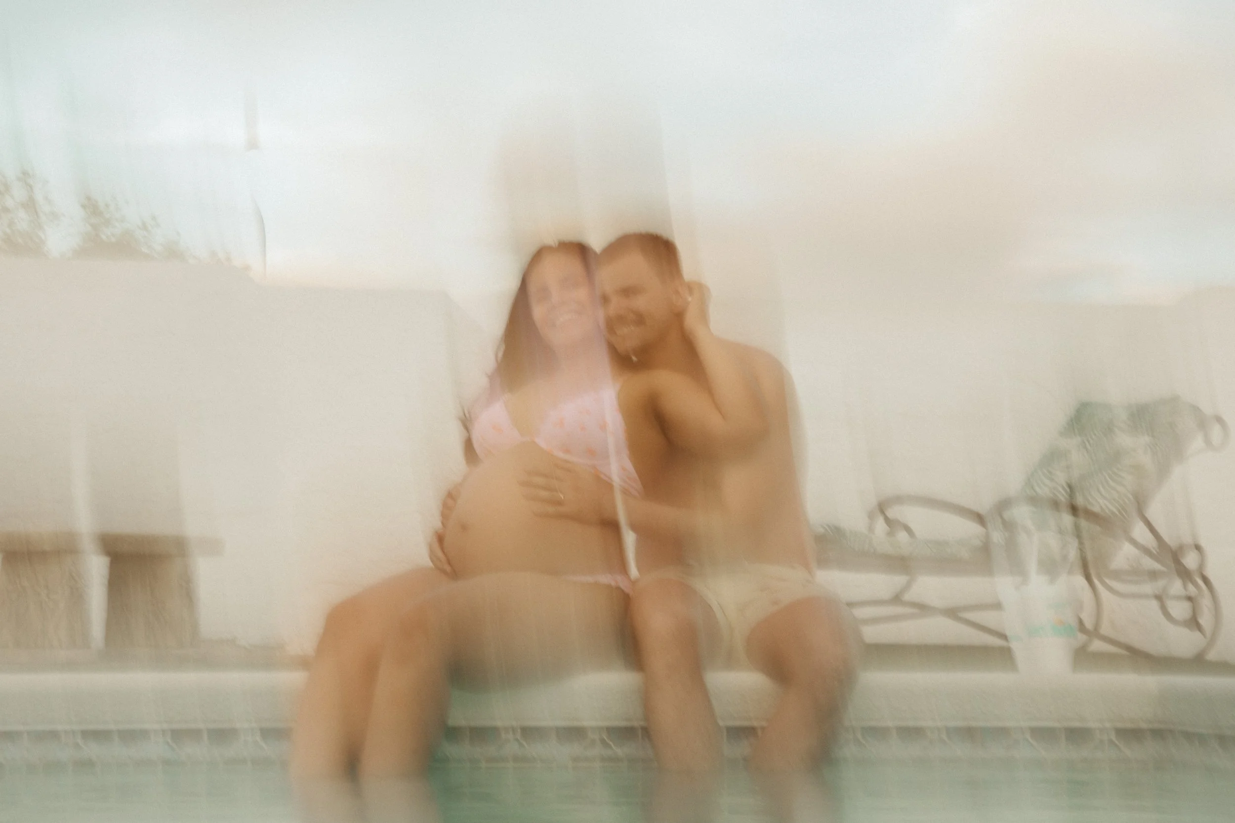 pool side maternity photos