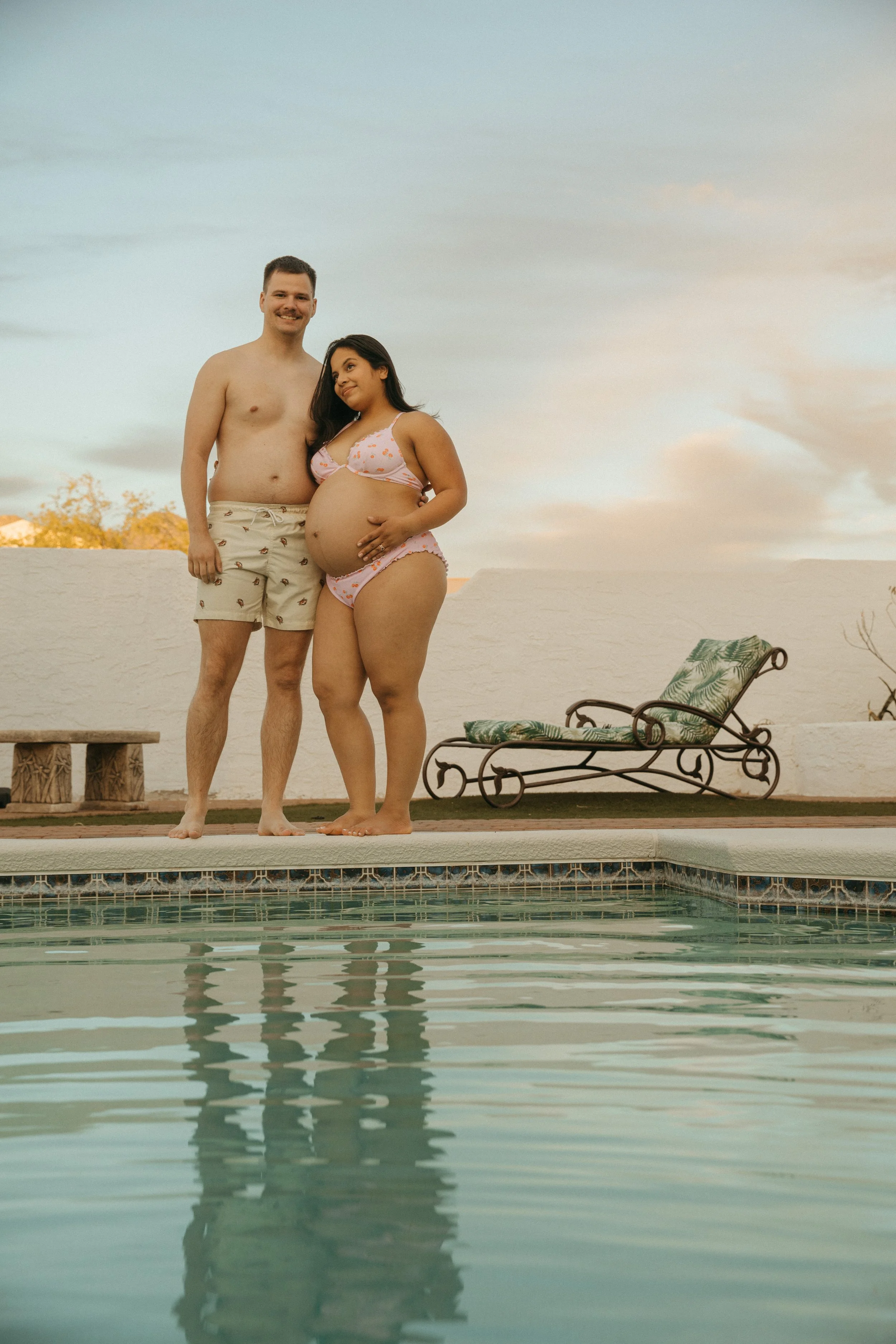 pool side maternity photos
