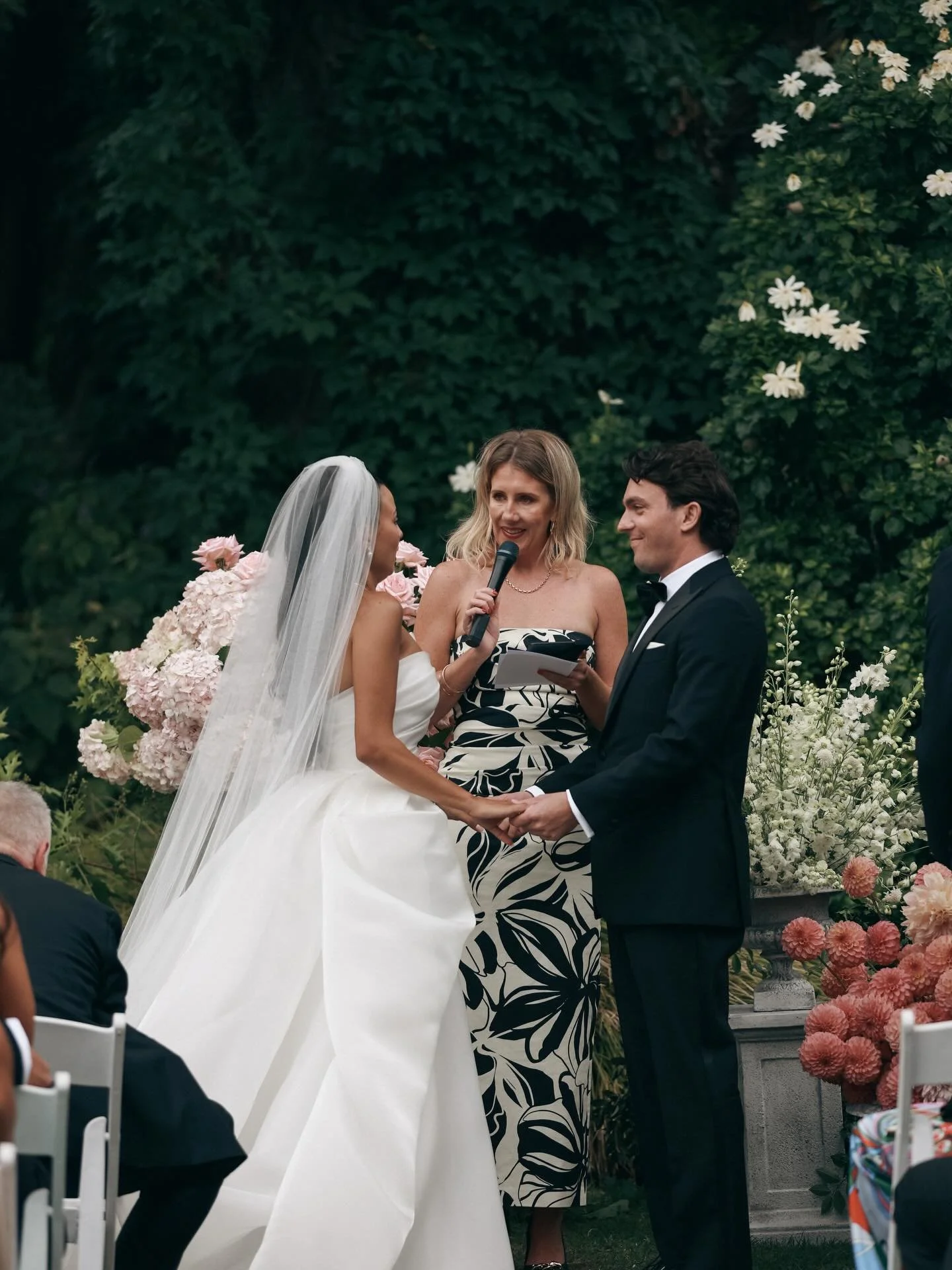 Having a moment for Lauren &amp; Louis! Stunning location, amazing florals, beautiful couple 🤍

📸 @tenacresagency 

#wedding #celebrant #gardenshouse #melbourne #botanicalgardens #ceremony #marriage