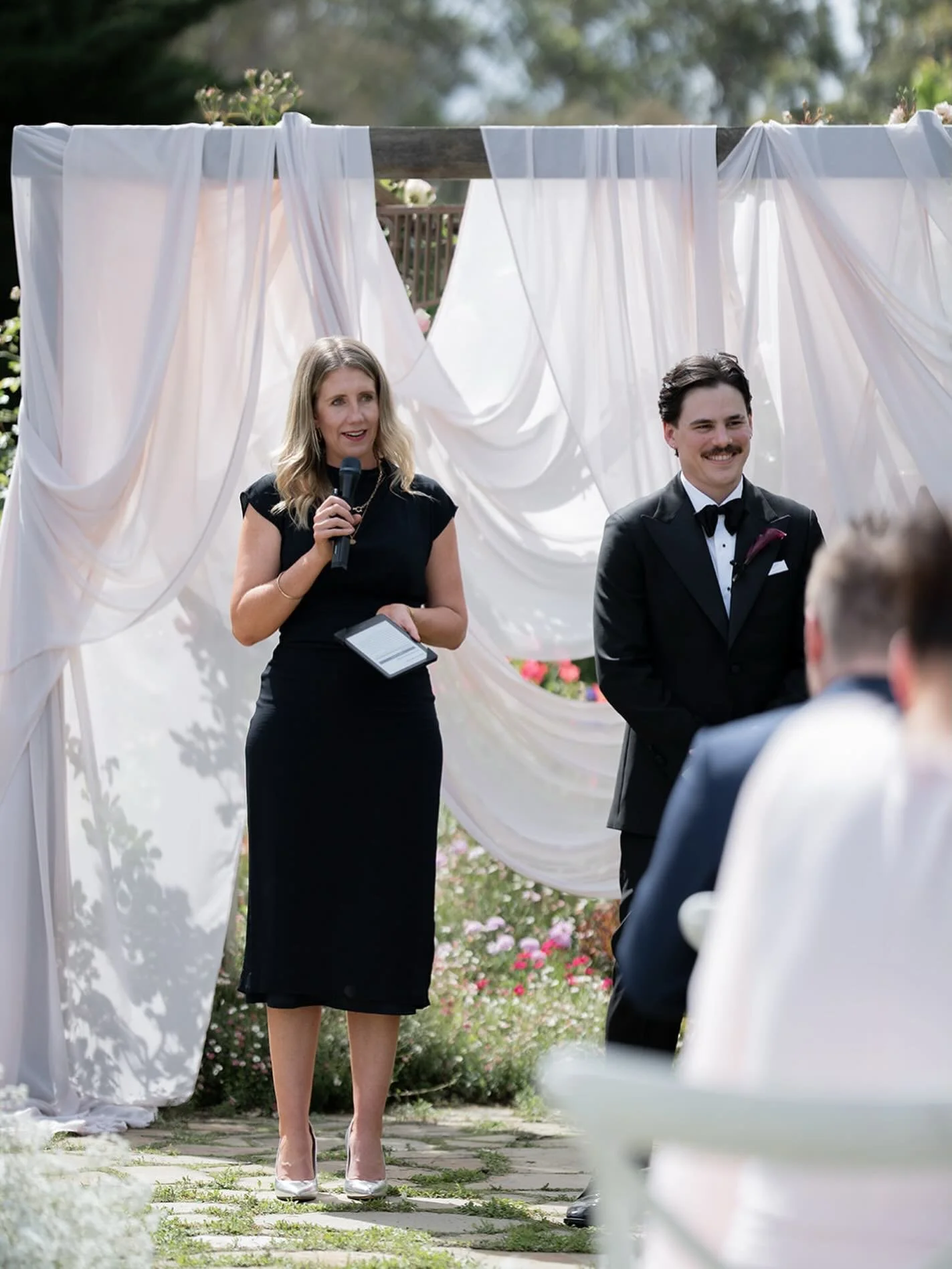 🎤 Bride&rsquo;s on her way! Passing the time by catching up with my lovely audience, trying to ease the groom&rsquo;s nerves! 

📍 @amartiweddingvenue 
📷 @petite_visuals 

#weddingceremony #brideandgroom #audienceengagement #love #celebratewithkait
