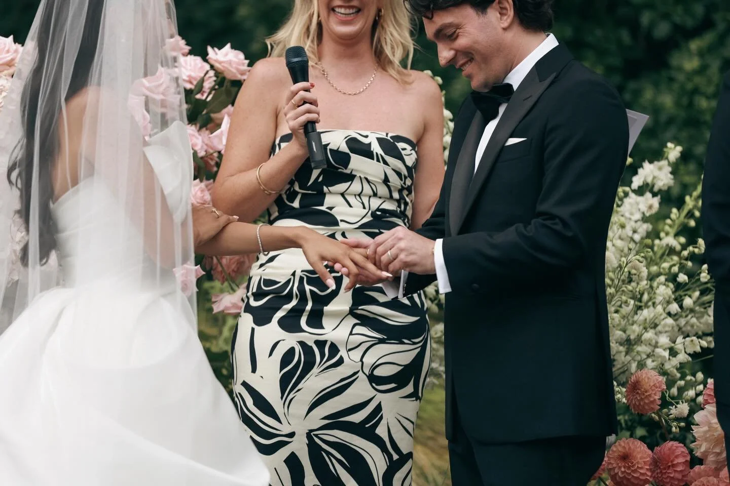 💍 Adding a dash of fun to the ring exchange is my favorite part! It&rsquo;s all about making the moment extra special. Curious how? My couples answer a questionnaire that lets me craft a one-of-a-kind ceremony. 

📍 Gardens House, Botanical Gardens 