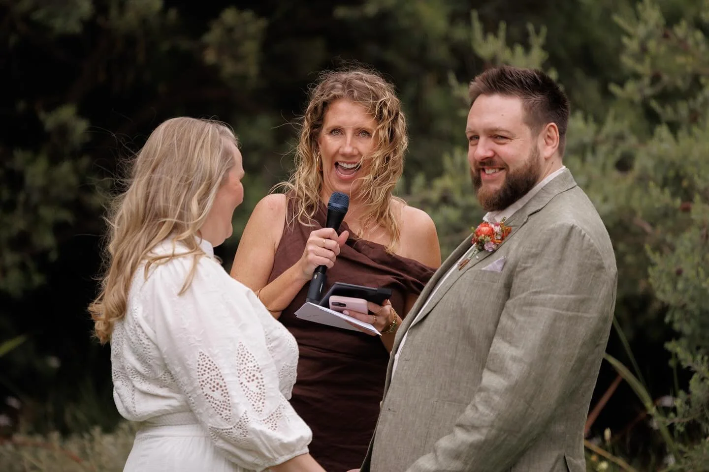 😂 The faces that photographer&rsquo;s capture as you are in peak storyteller mode! 

📍Central Gardens, Hawthorn 
📷 @capturedbykelly 

#storytelling #celebrant #funnyface #laughing #celebratewithkait