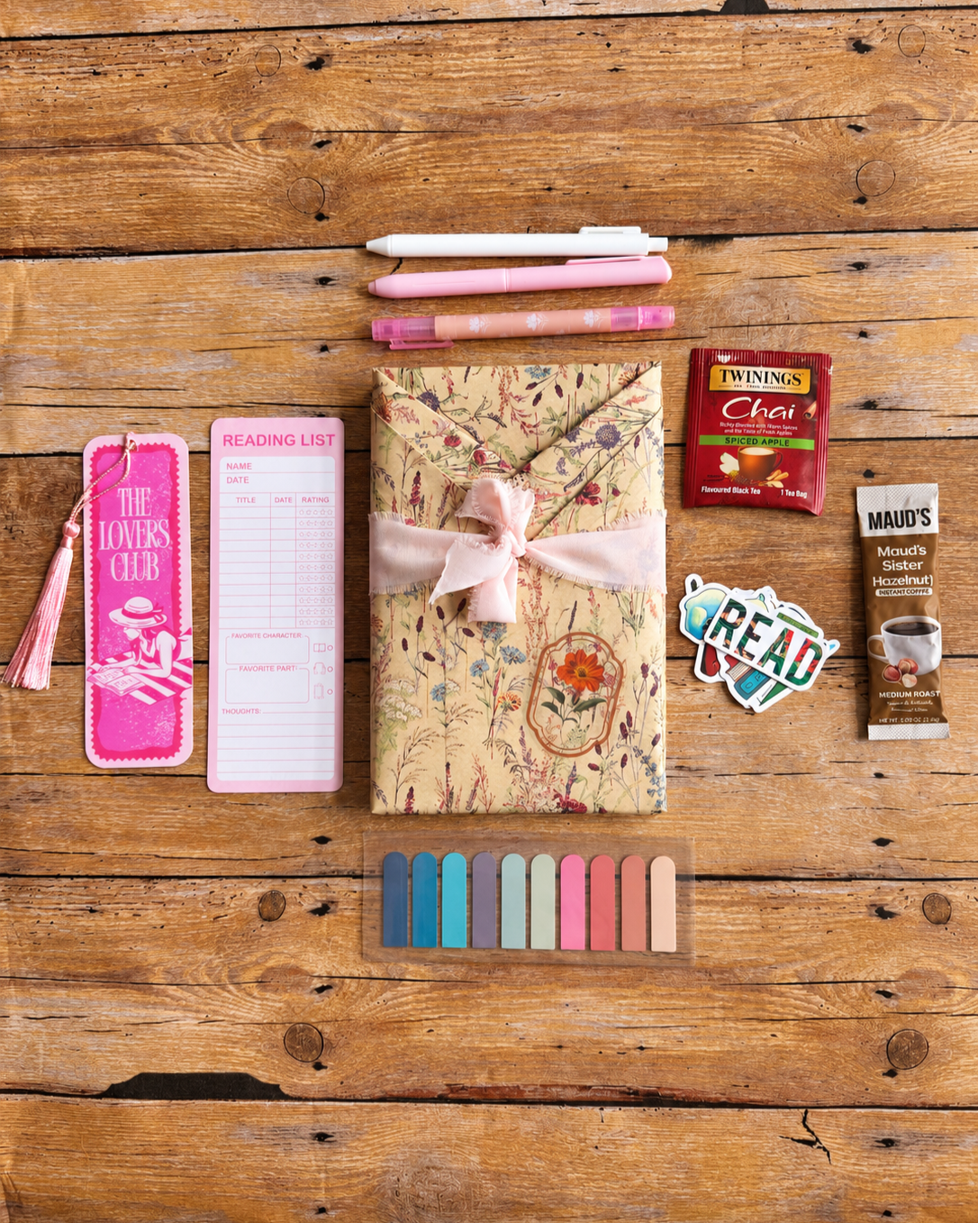 Warm+floral+stationery+flat+lay+%281%29.png