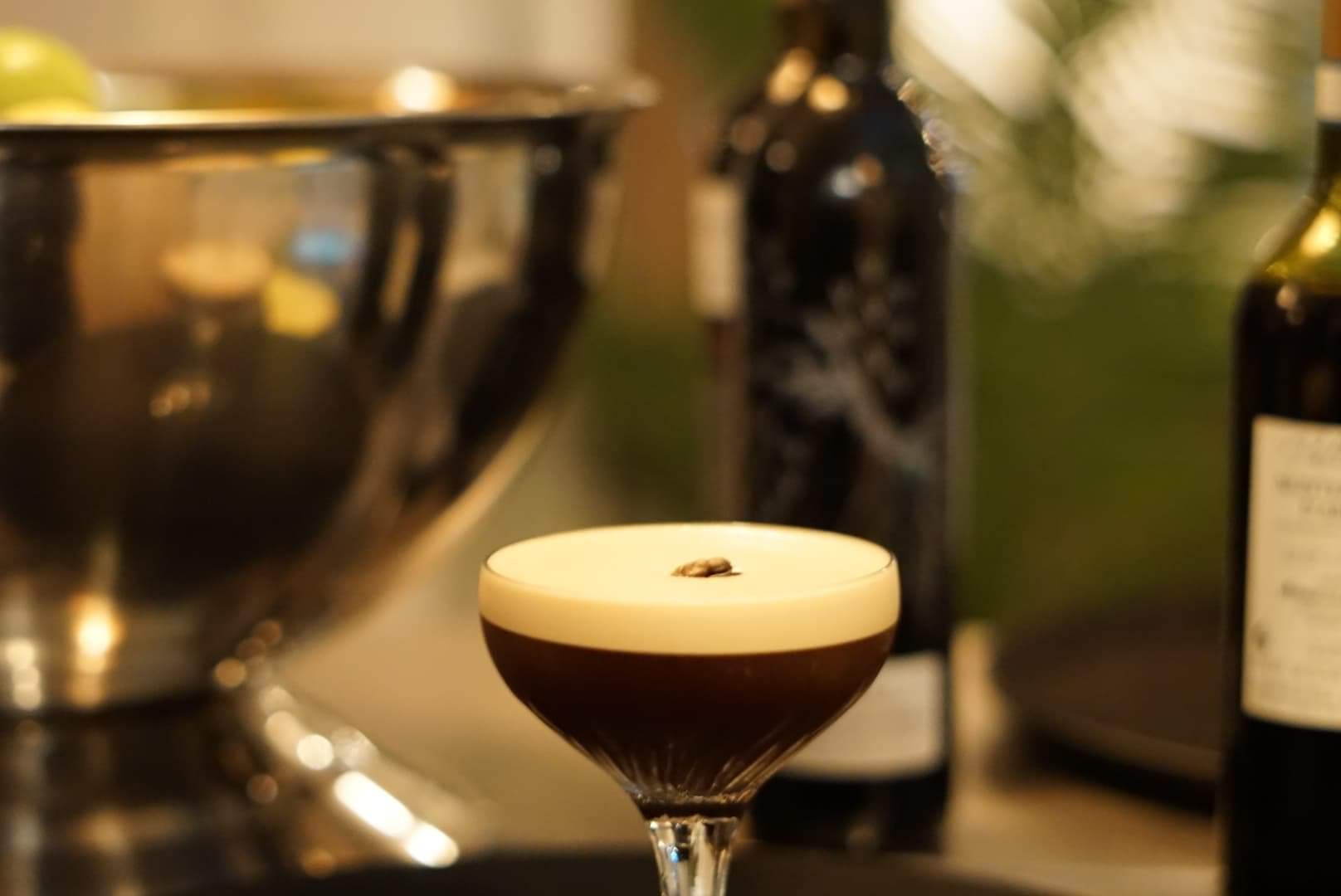 Bar1103 - Hvor der tidligere blev serveret lækre espresso martini på deres cocktailbar og restaurant i hjertet af Vesterbro. Idag kan du besøge bar1103.dk og deres showroom i København K, hvor du kan prøve et af deres cocktailkurser.