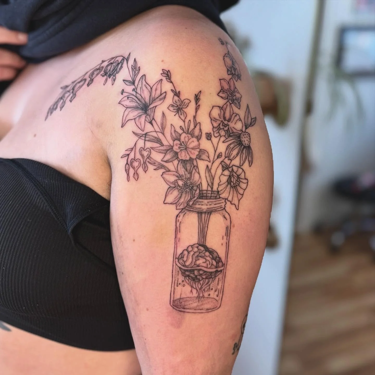 ✿ Such a fun idea with incredibly personal and symbolic flowers for the sweetest @phlabby 💕💕

Female tattooer, safe space, girl power, queer spaces

#tattooartist #SavannahAshmoreArt #inkfloral #plantbasedillustration #femininetattoos #femaletattoo
