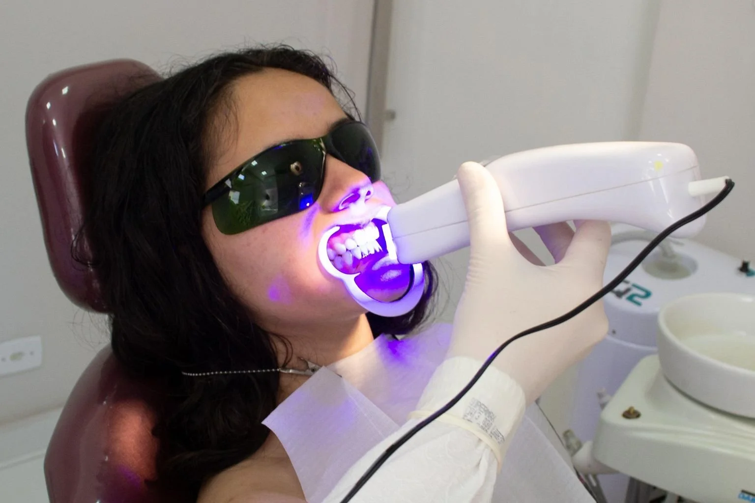 Teeth Whitening Services in Canada: Cost, Procedure &amp; What to Expect