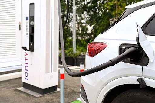 The Rise of Wireless EV Charging for Convenient Travel