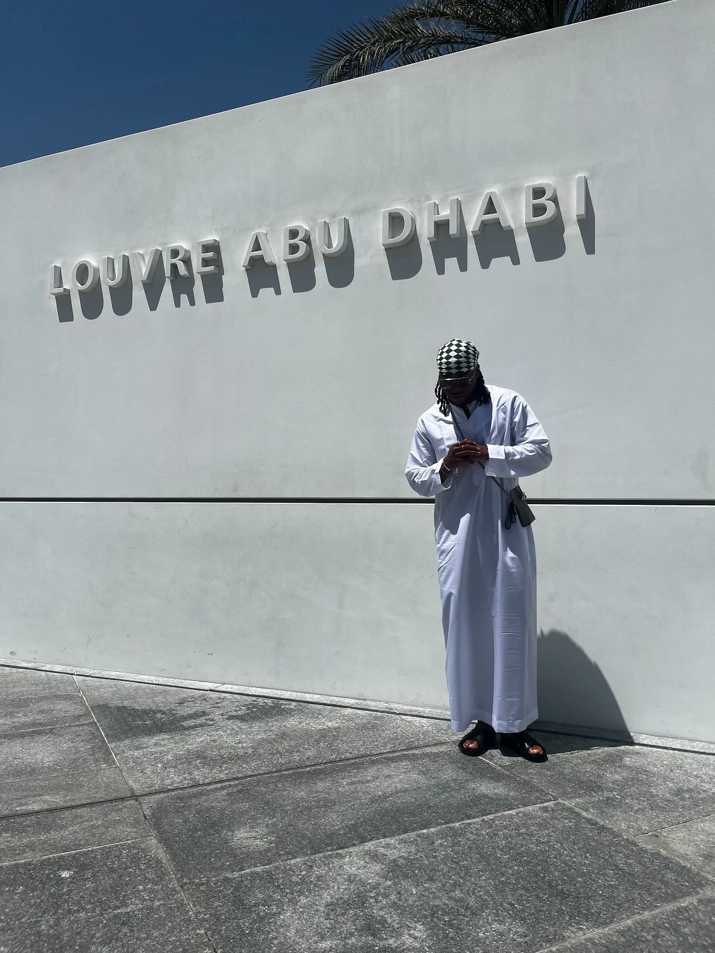 Peace in the Middle East&hellip; ✌🏾🤲🏾🙏🏾 @reveriepage

#PeaceInTheMiddleEast
#DubaiVibes
#DiscoverDubai
#villazegna 
#DubaiViews
#DubaiLiving
#DesertDreams
#TraditionAndStyle
#CulturalElegance
#WearingHeritage
#TraditionalWear
#lourveabudhabi 
#D