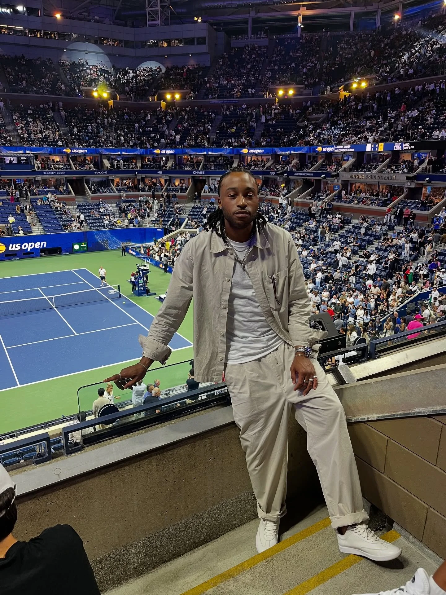 Delay of game: Winning team&hellip; ⏱️🏆 @reveriepage 

#usopen #tennismatch #runningmarathons #marathon #runners club #runclub #tennis #fashionweek #shellyannfraserpryce #winningteam #madewelldenim #newyorkcity #newyorkers #