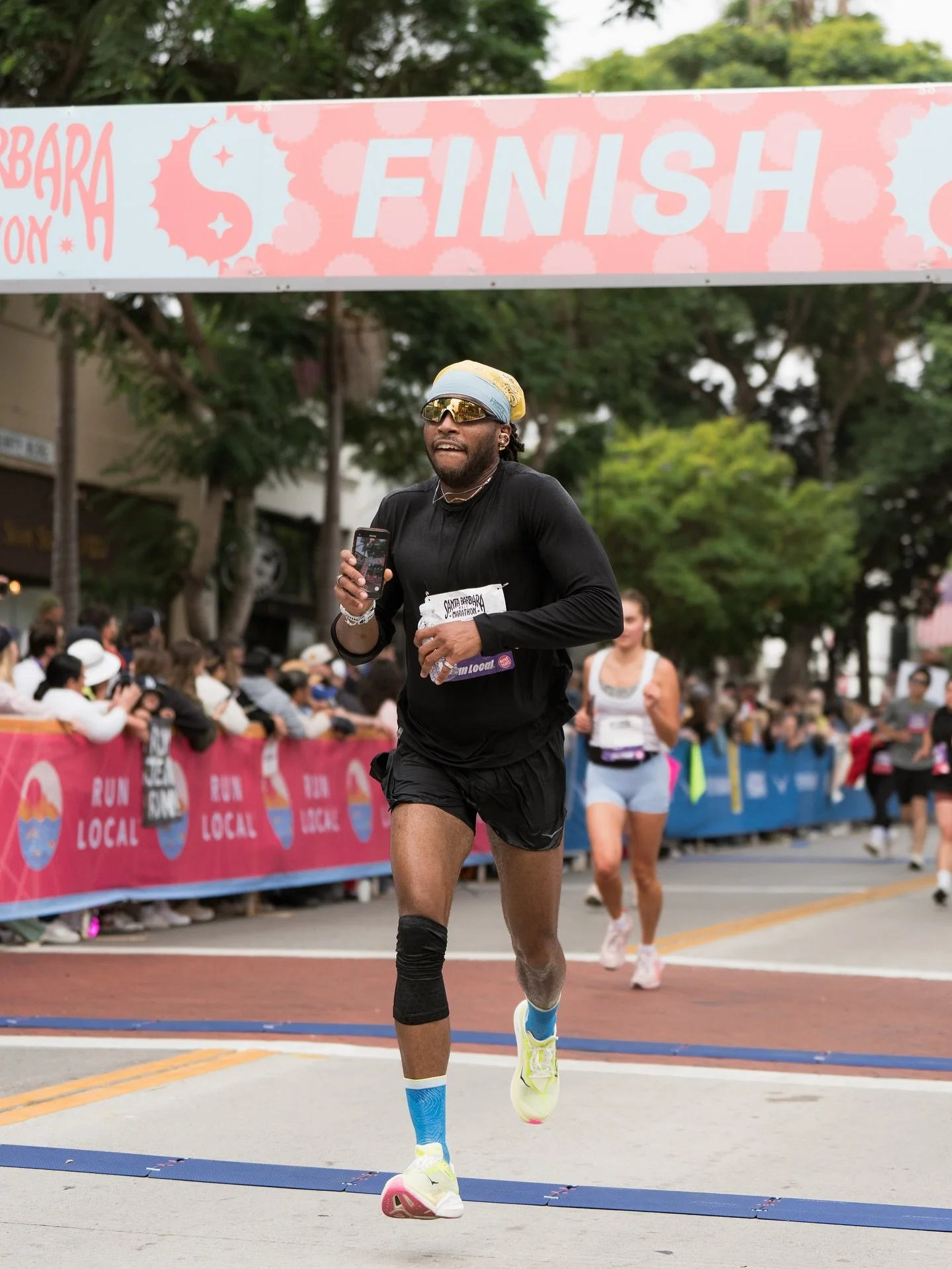 If you scared, stay home. Or out the way&hellip; 🏁🏴&zwj;☠️🚷 @reveriepage 

#runner #runners #runclub #runnersclub #hokarunclub #motivation #hokashoes #runnersofinstagram #runclubber #halfmarathoner #marathons #themarathoncontinues #santabarabara #